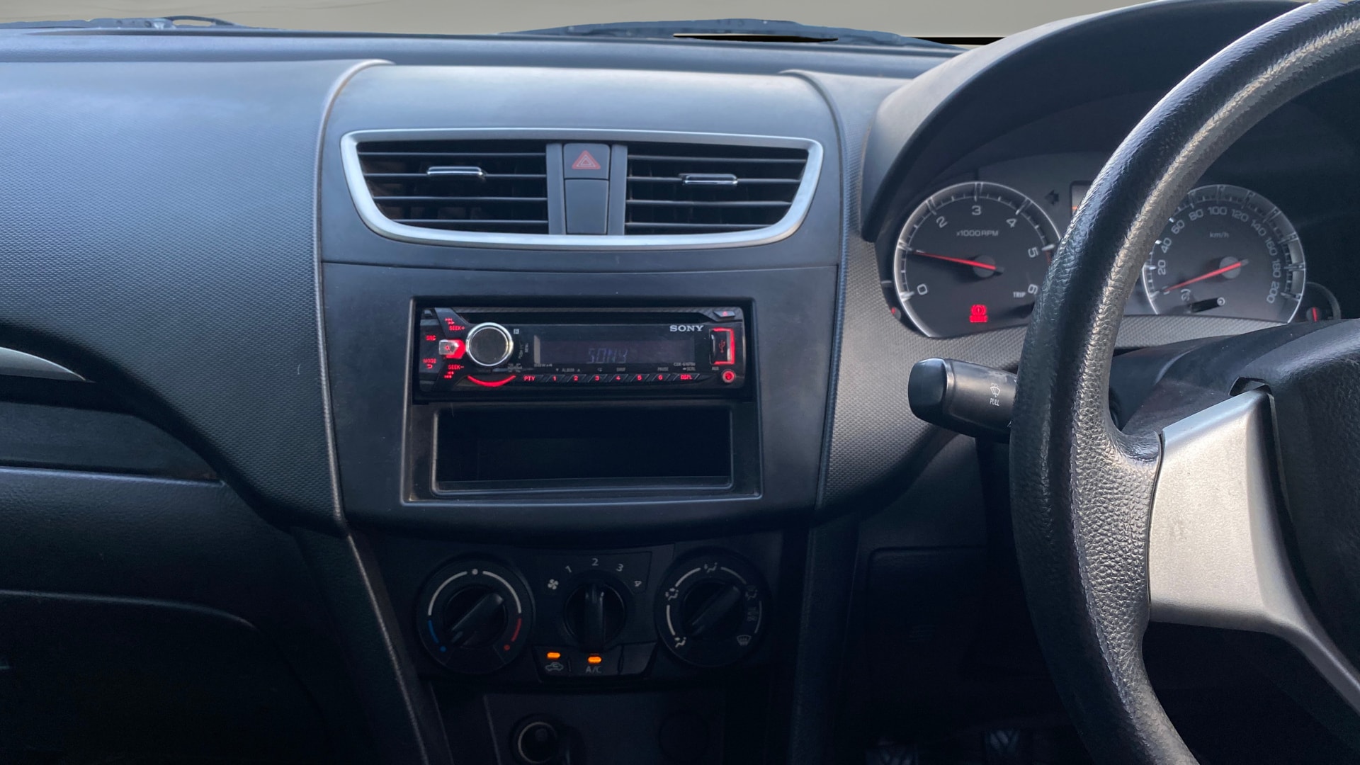 View 2014 Maruti Suzuki 1000 Base Variant Image 34 Used 2014 Maruti Suzuki 1000 Base Variant Image 34