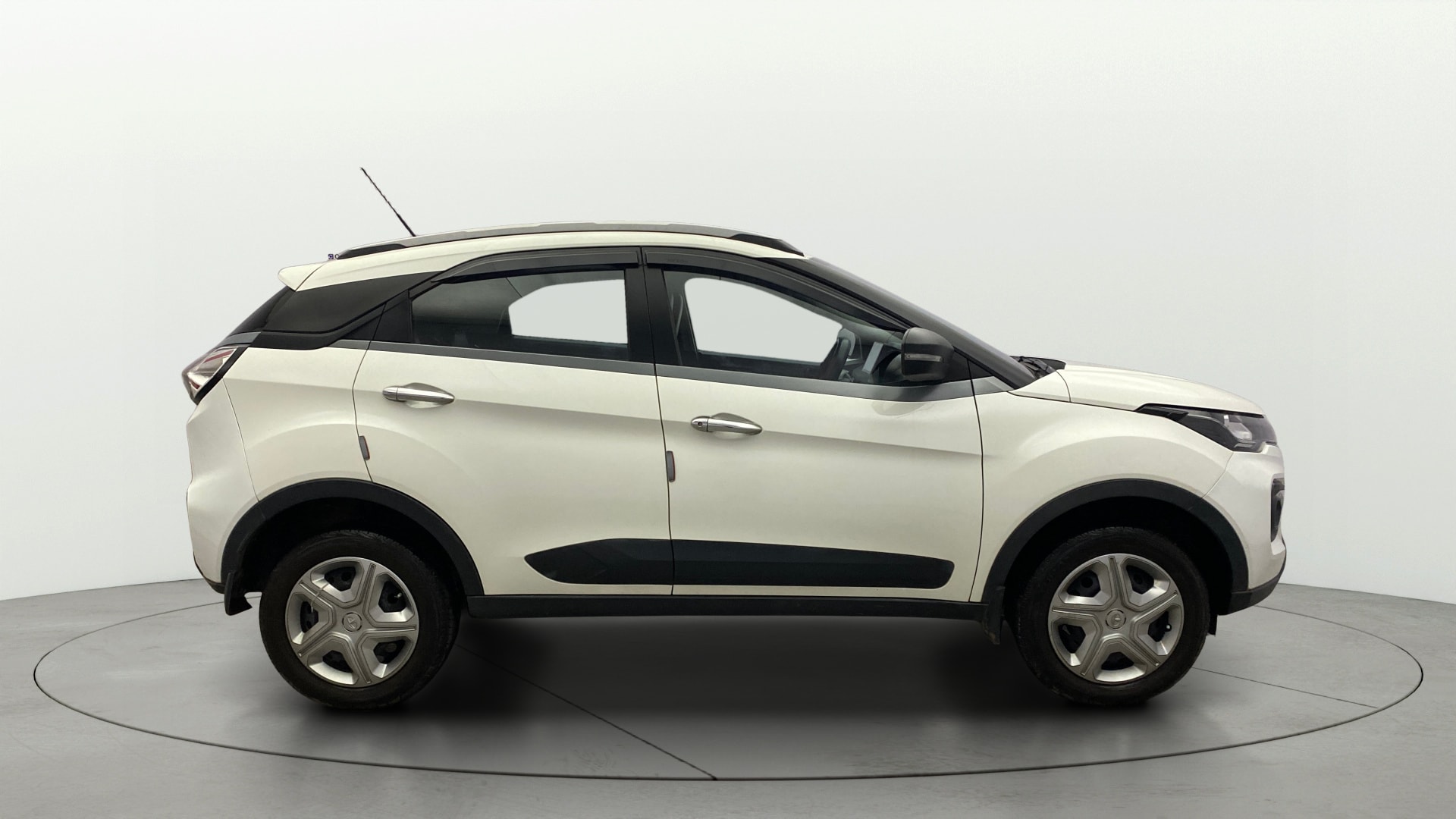 View 2022 Tata Nexon Revotron XE Image 8 Used 2022 Tata Nexon Revotron XE Image 8