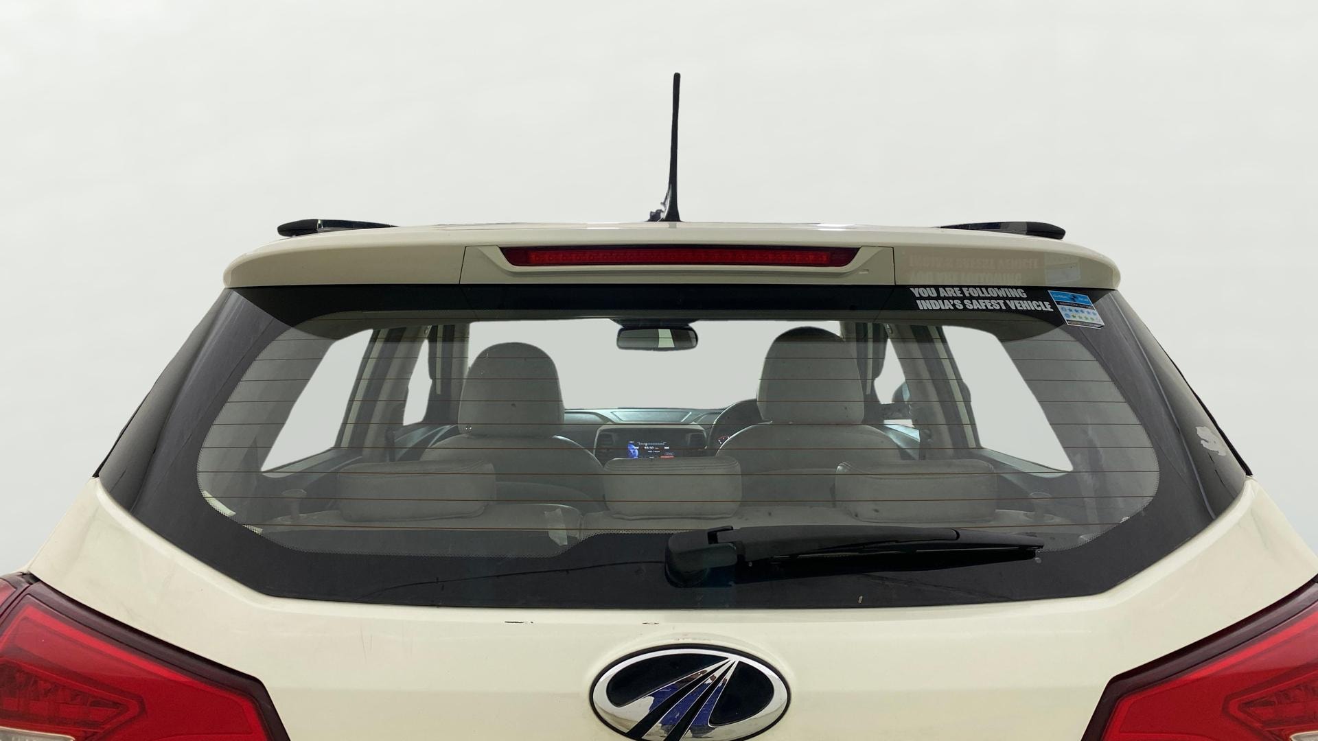 View 2022 Mahindra XUV300 W4 Petrol BS IV Image 5 Used 2022 Mahindra XUV300 W4 Petrol BS IV Image 5