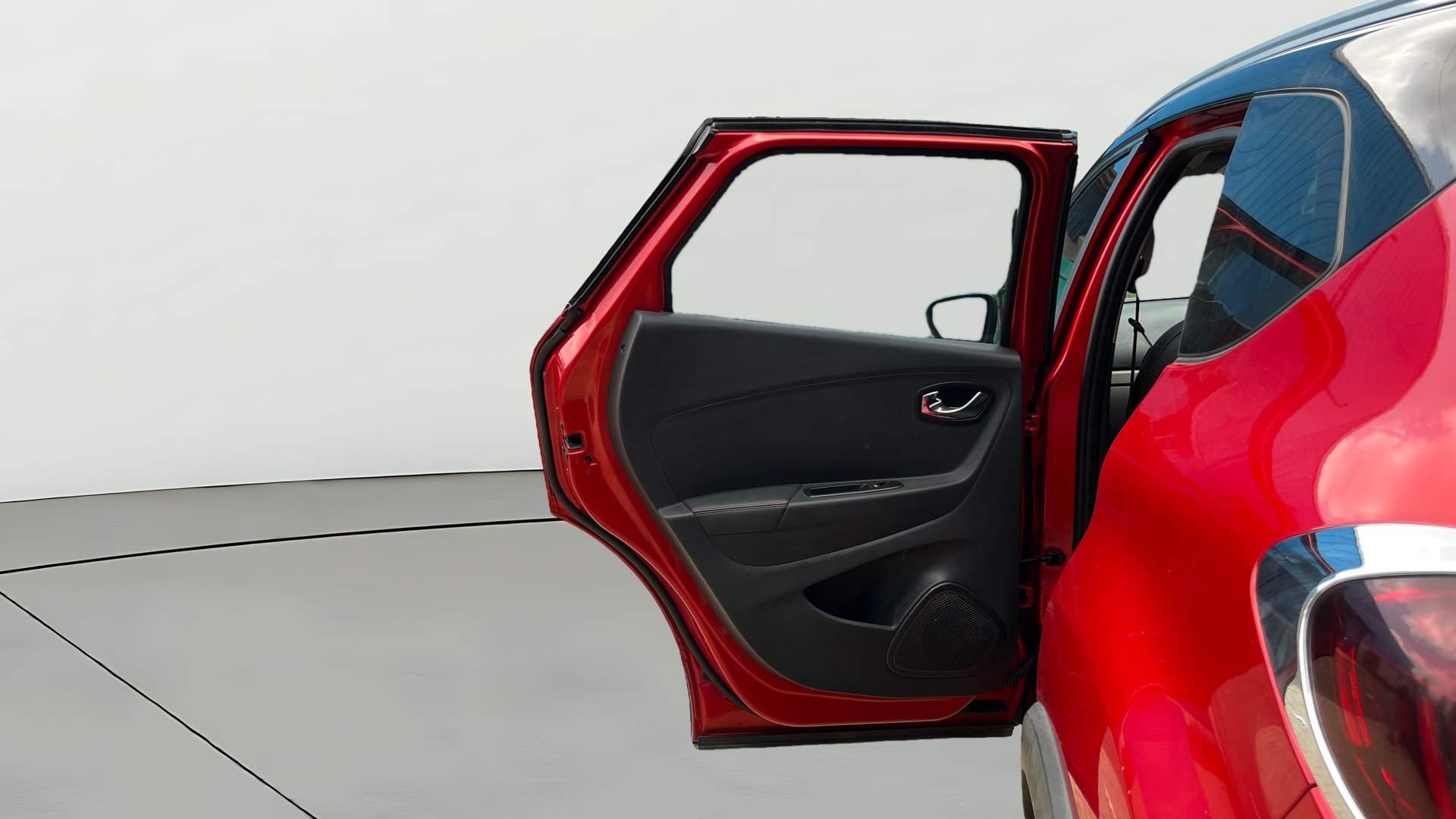 View 2019 Renault Captur Platine Petrol Dual Tone Image 23 Used 2019 Renault Captur Platine Petrol Dual Tone Image 23