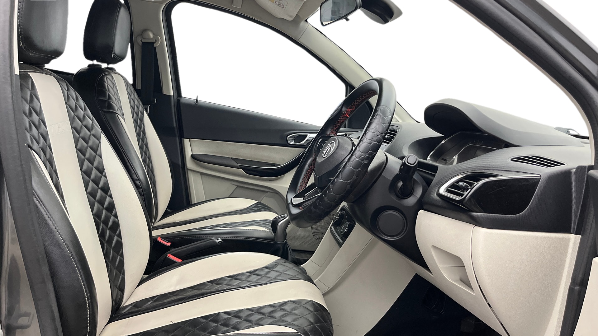 View 2022 Tata Tigor XE Diesel Image 26 Used 2022 Tata Tigor XE Diesel Image 26