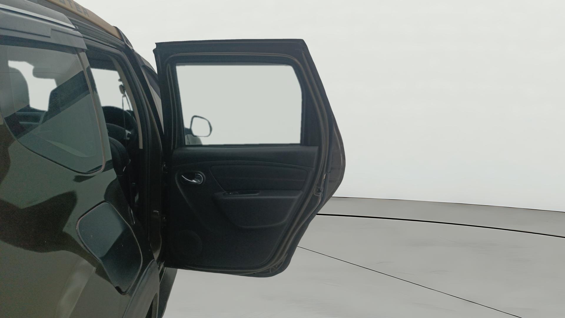 View 2019 Renault Duster Diesel 110PS RXZ AMT Image 7 Used 2019 Renault Duster Diesel 110PS RXZ AMT Image 7