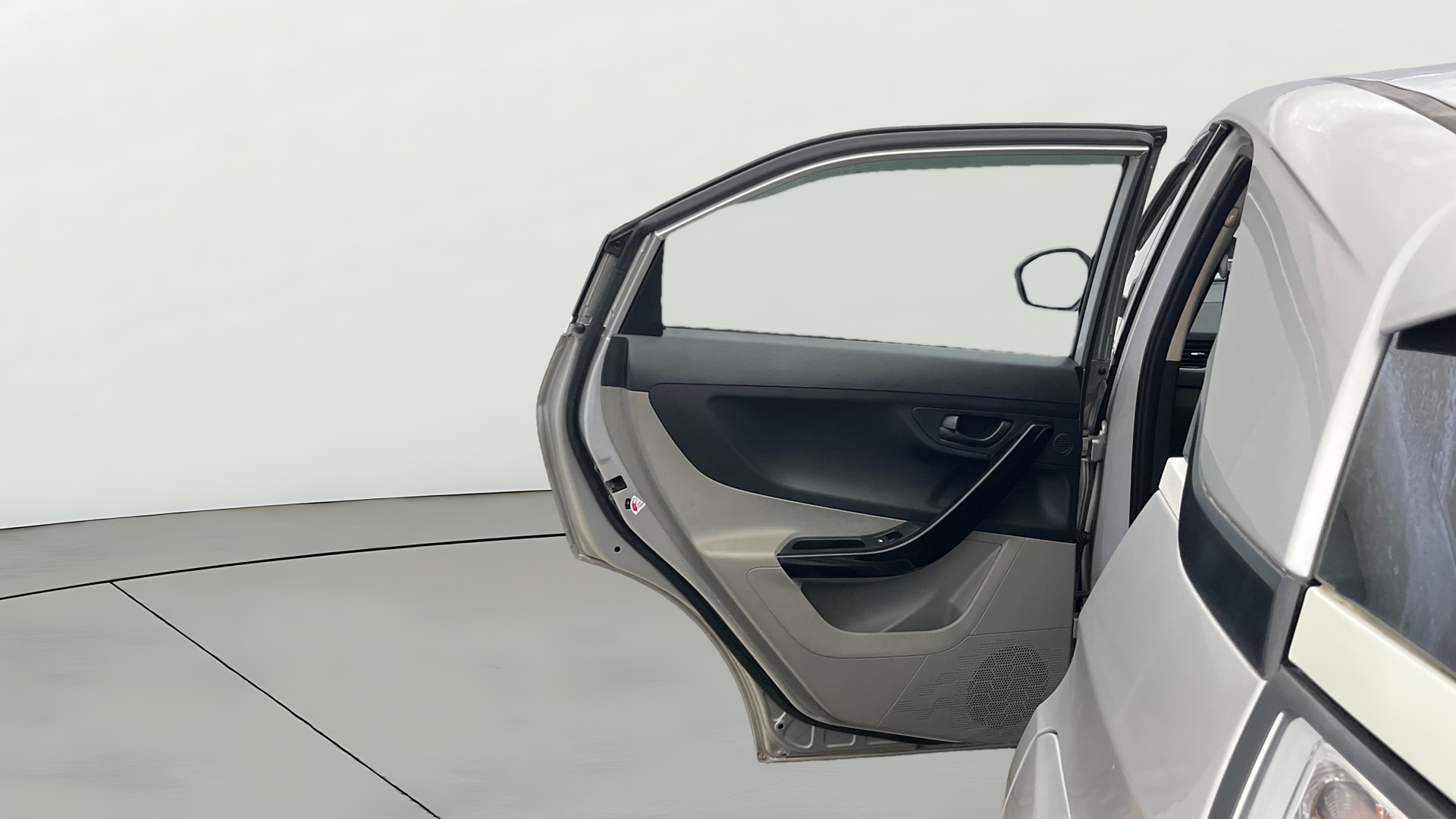 View 2017 Tata Nexon Revotron XM Image 22 Used 2017 Tata Nexon Revotron XM Image 22