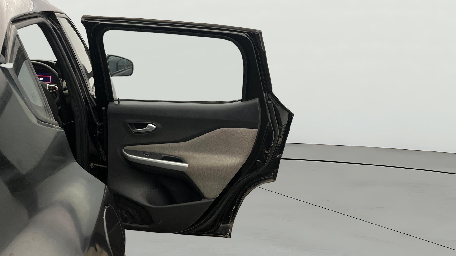 View 2023 Nissan Magnite XV Image 5 Used 2023 Nissan Magnite XV Image 5
