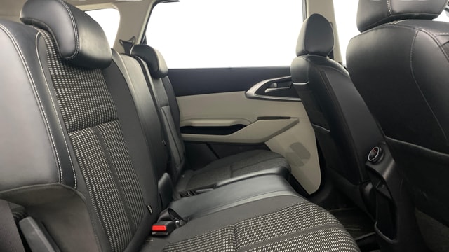 View Kia Carens Image 38 Used Kia Carens Image 38