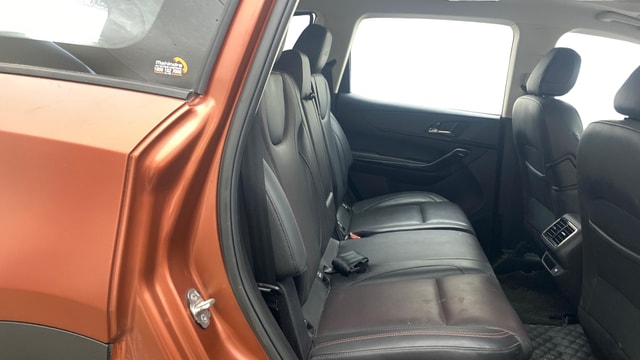 View Mahindra XUV700 Image 38 Used Mahindra XUV700 Image 38