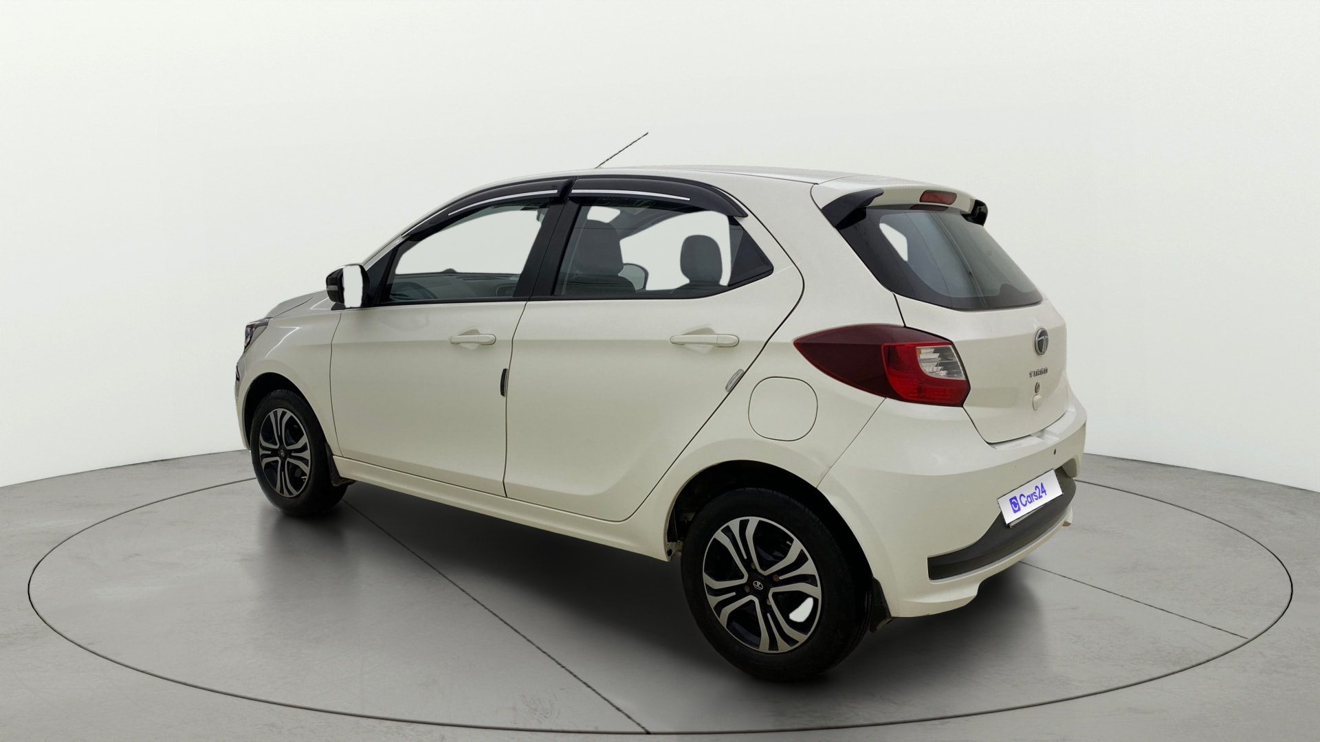View 2024 Tata Tiago Revotorq XB Image 2 Used 2024 Tata Tiago Revotorq XB Image 2