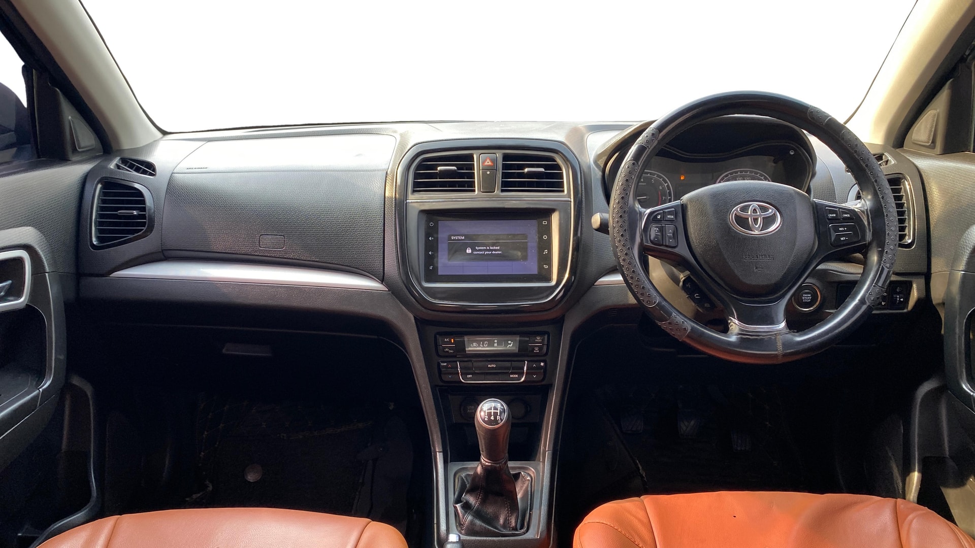View 2022 Toyota Urban Cruiser Premium MT Image 16 Used 2022 Toyota Urban Cruiser Premium MT Image 16