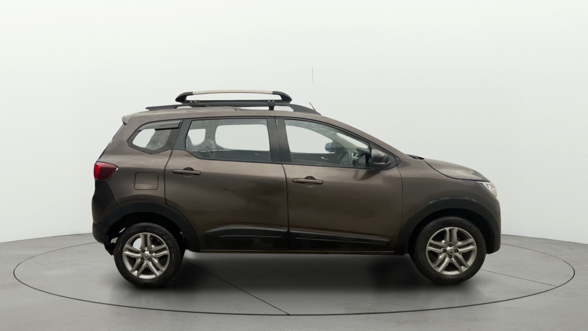 View 2022 Renault Triber RXZ AMT Image 28 Used 2022 Renault Triber RXZ AMT Image 28
