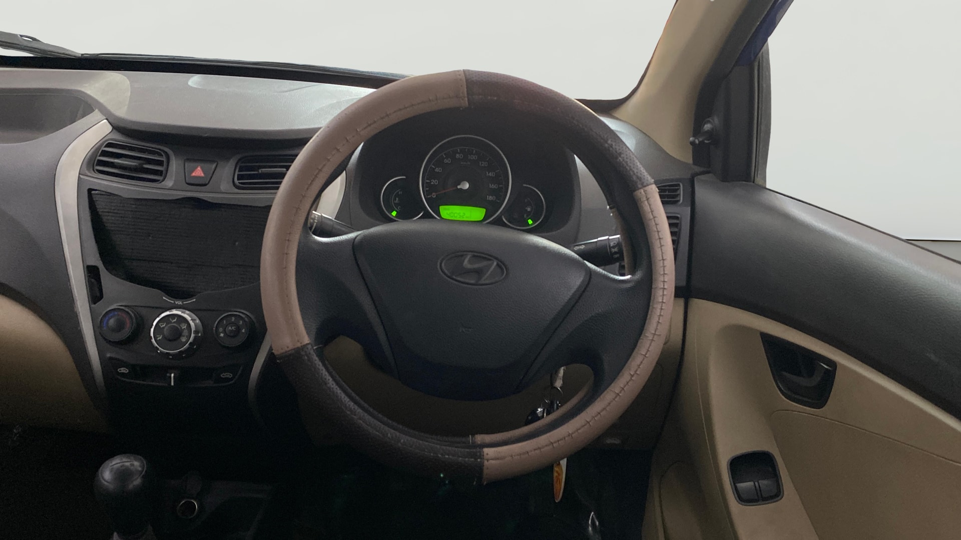 View 2013 Hyundai EON Magna Plus Image 20 Used 2013 Hyundai EON Magna Plus Image 20