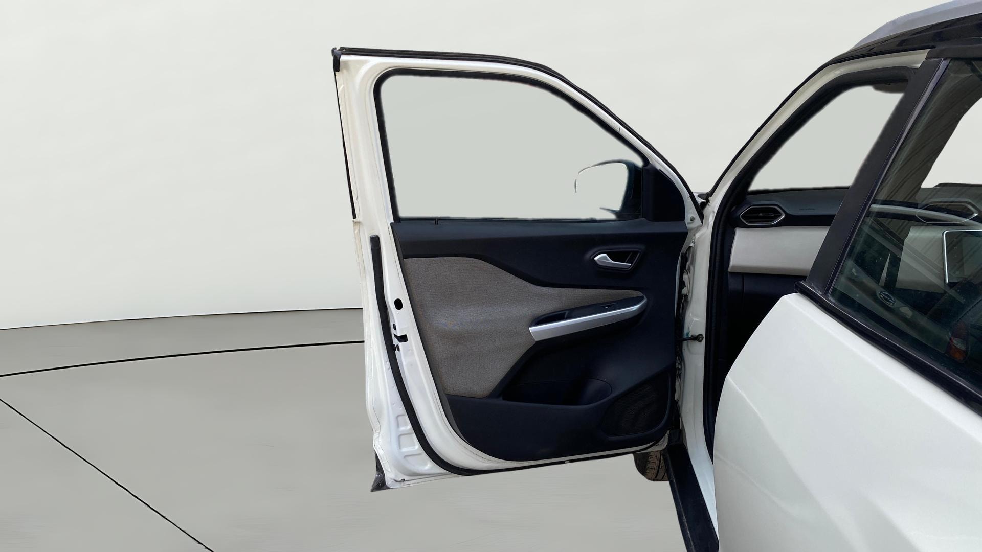View 2021 Nissan Magnite XV Image 32 Used 2021 Nissan Magnite XV Image 32