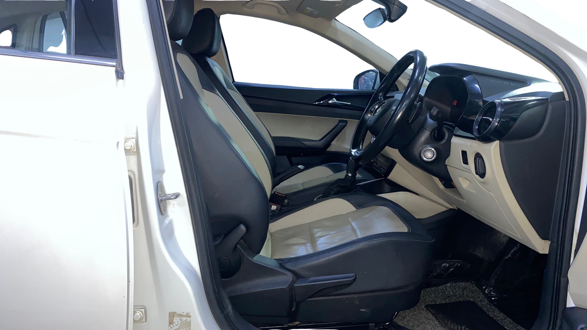 View 2022 Skoda Slavia Style 1.0 TSI AT Image 18 Used 2022 Skoda Slavia Style 1.0 TSI AT Image 18