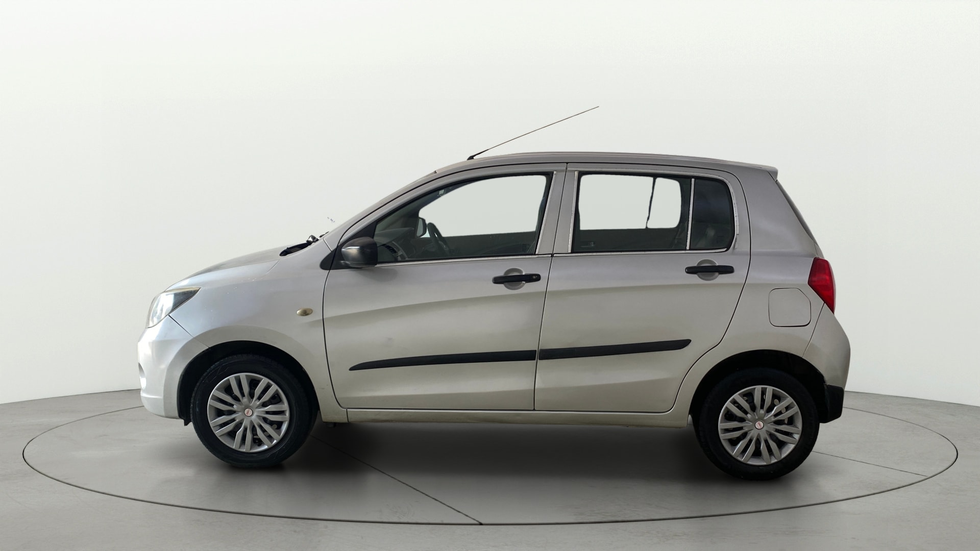 View 2017 Maruti Suzuki 1000 Base Variant Image 5 Used 2017 Maruti Suzuki 1000 Base Variant Image 5