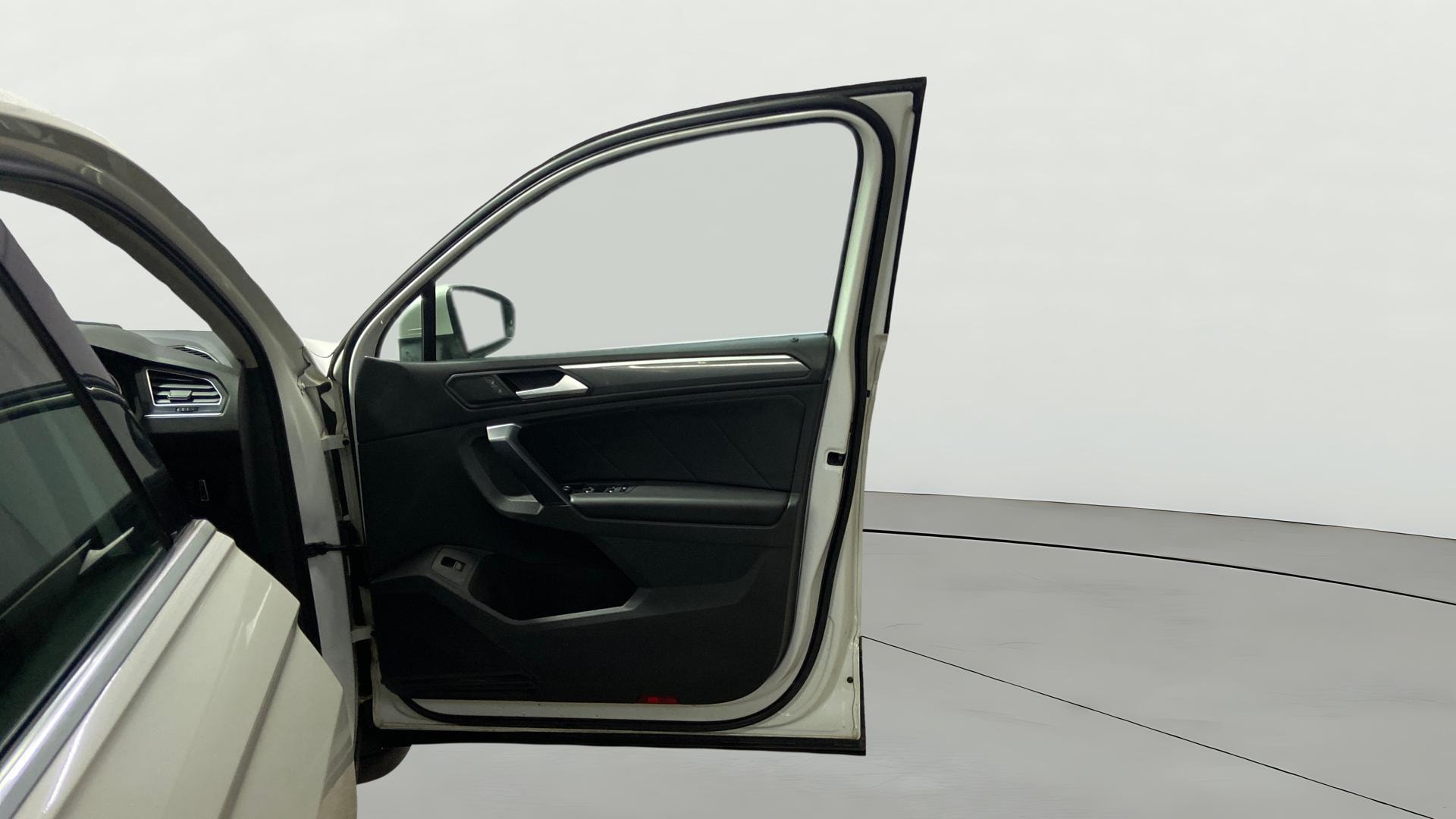 View 2020 Volkswagen Tiguan DSG 4MOTION Comfortline Image 47 Used 2020 Volkswagen Tiguan DSG 4MOTION Comfortline Image 47
