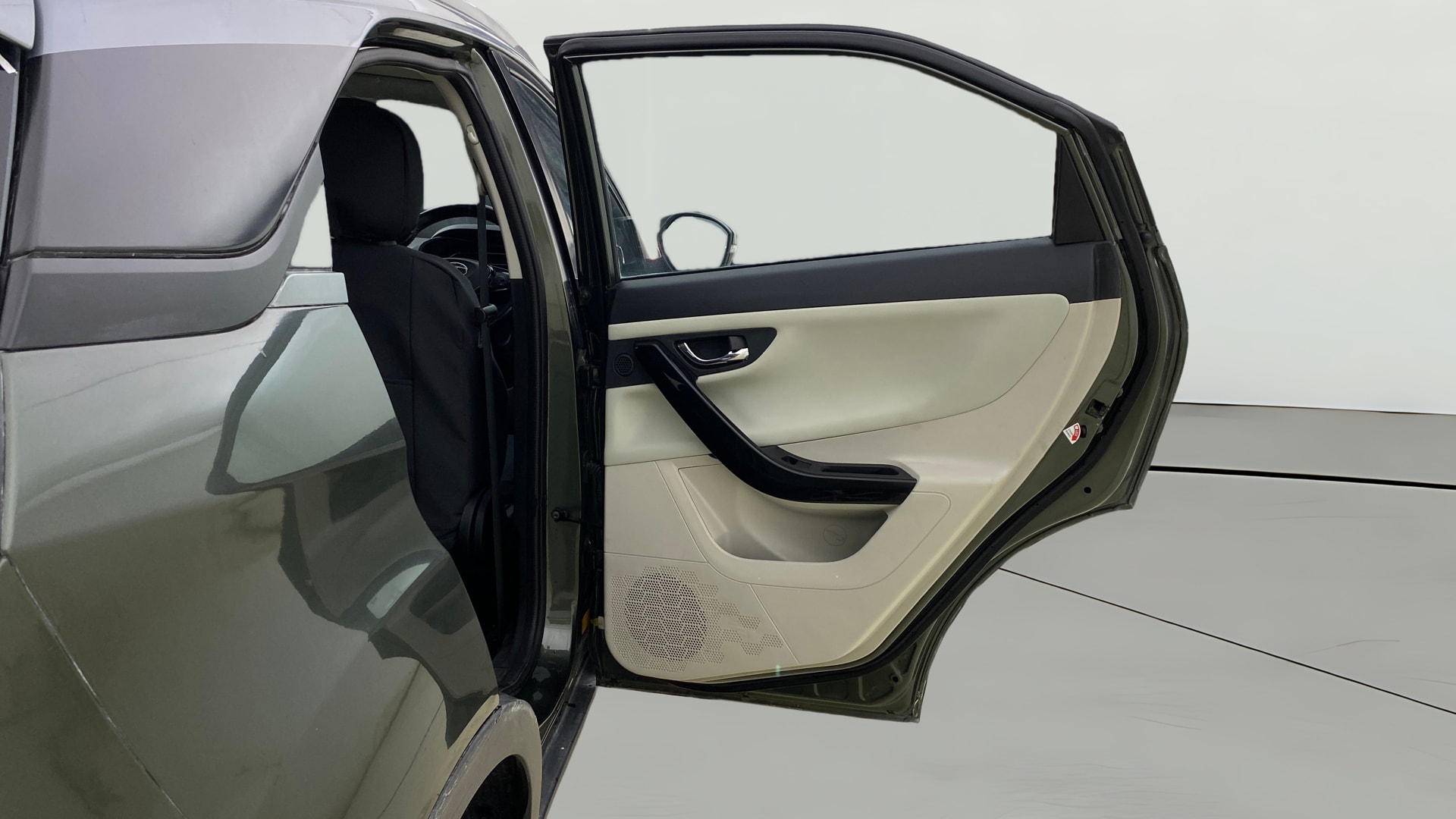 View 2022 Tata Nexon Revotron XE Image 6 Used 2022 Tata Nexon Revotron XE Image 6