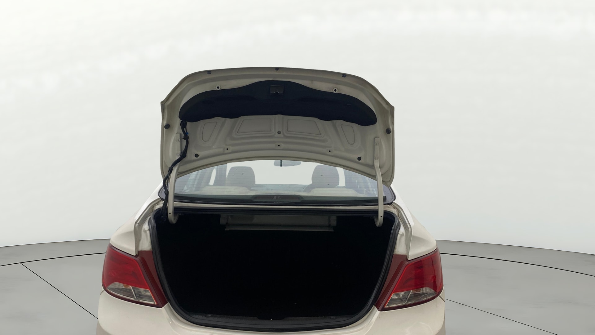 View 2015 Hyundai Fluidic Verna 1.4 CRDI Base Image 38 Used 2015 Hyundai Fluidic Verna 1.4 CRDI Base Image 38