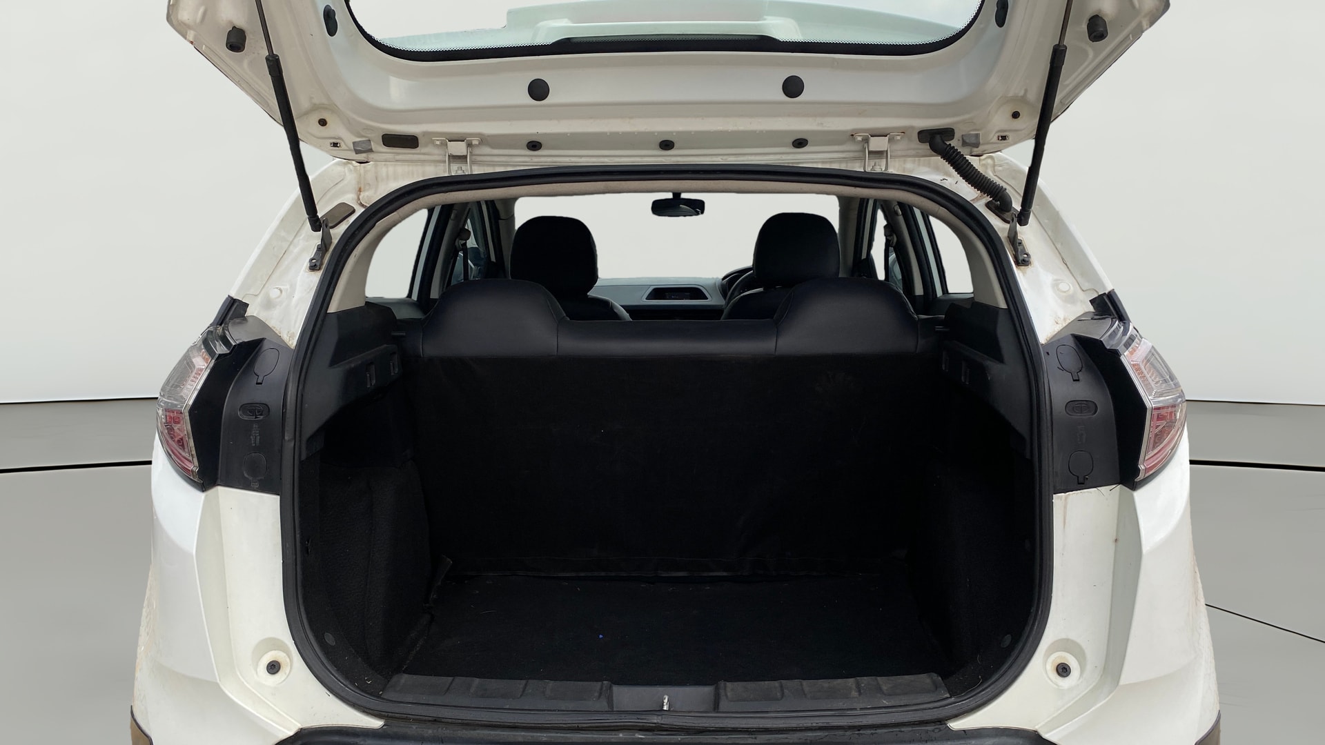 View 2019 Tata Nexon Revotron XM Image 37 Used 2019 Tata Nexon Revotron XM Image 37