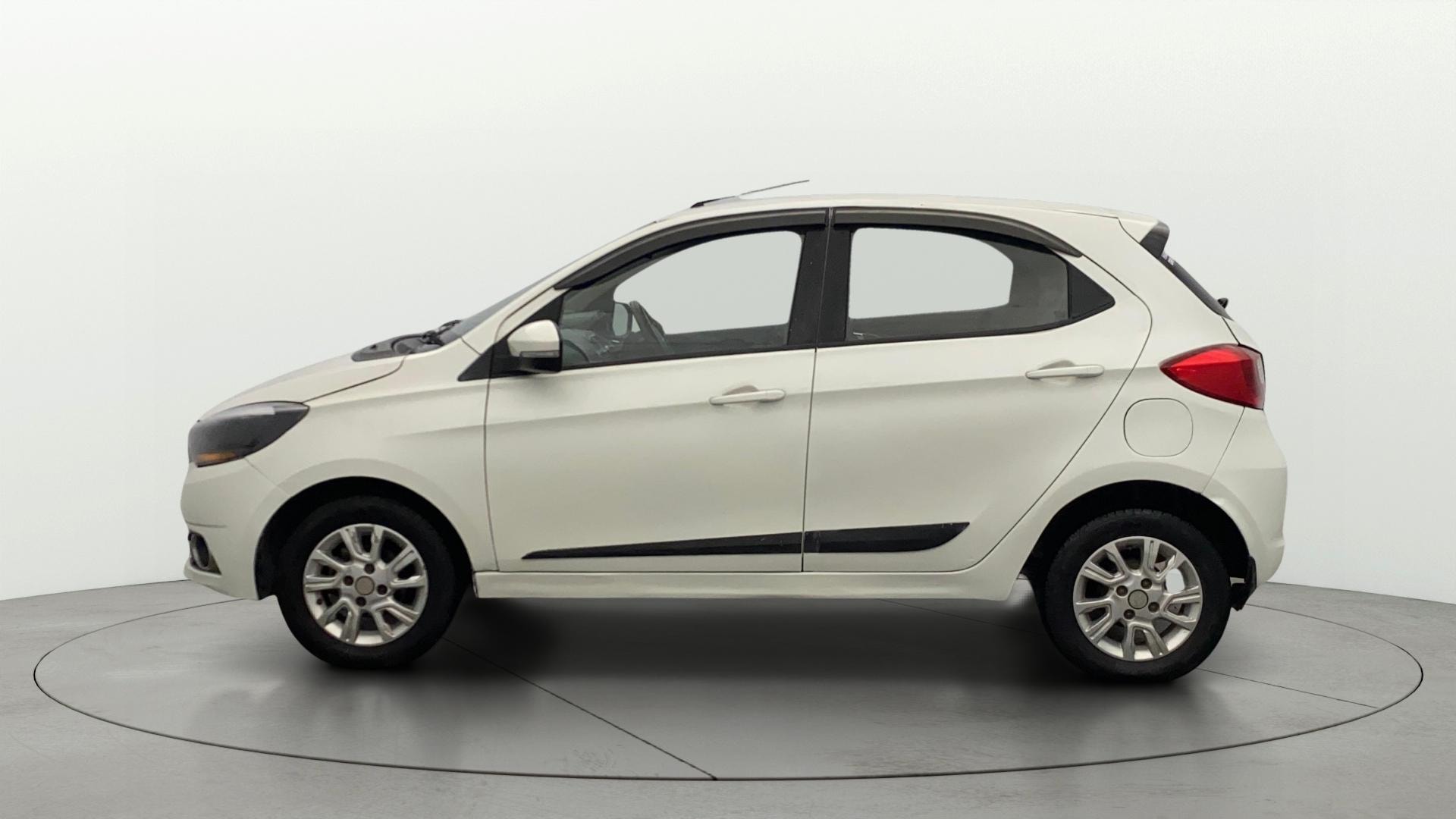 View 2019 Tata Tiago Revotorq XB Image 5 Used 2019 Tata Tiago Revotorq XB Image 5