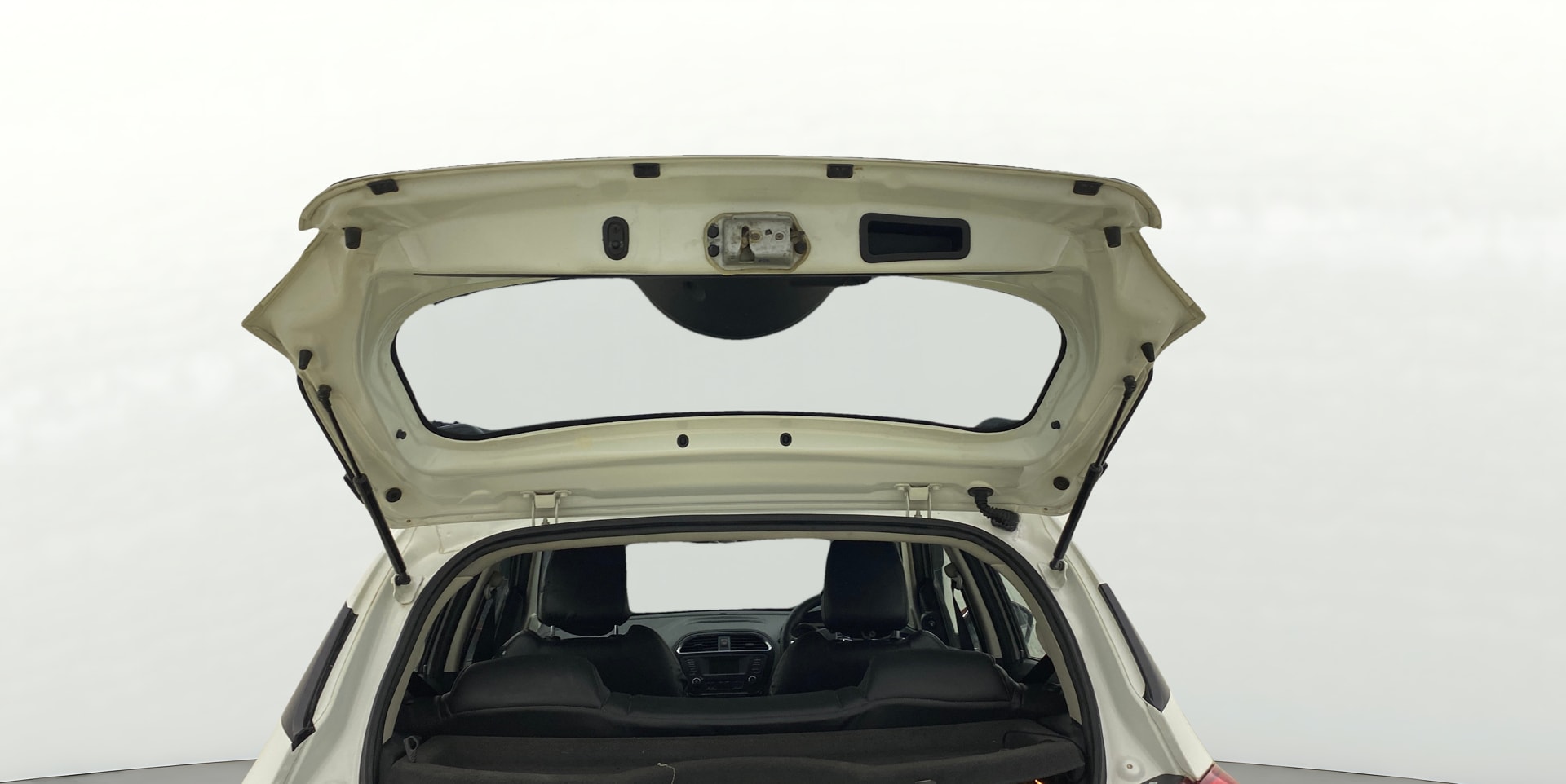 View 2017 Tata Tiago Revotorq XB Image 16 Used 2017 Tata Tiago Revotorq XB Image 16