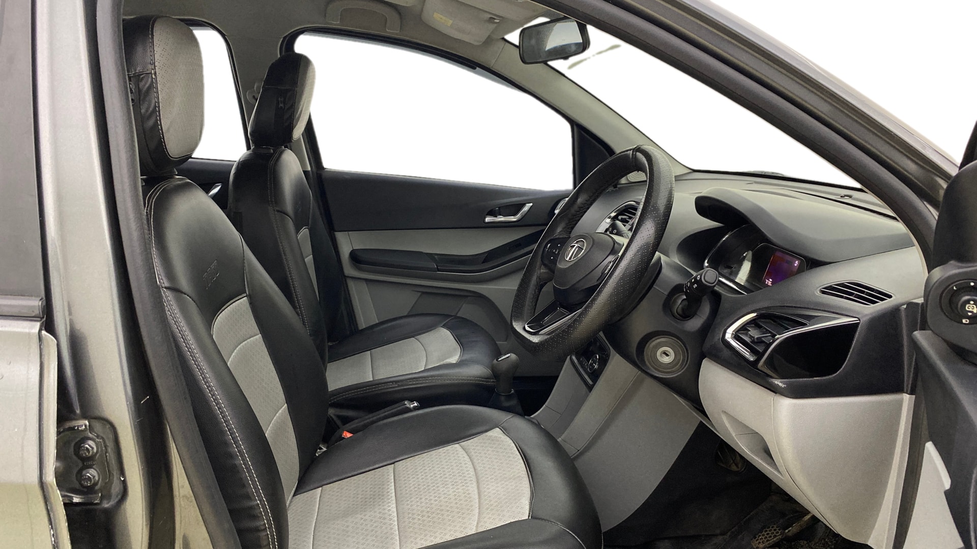 View 2021 Tata Tiago Revotorq XB Image 26 Used 2021 Tata Tiago Revotorq XB Image 26
