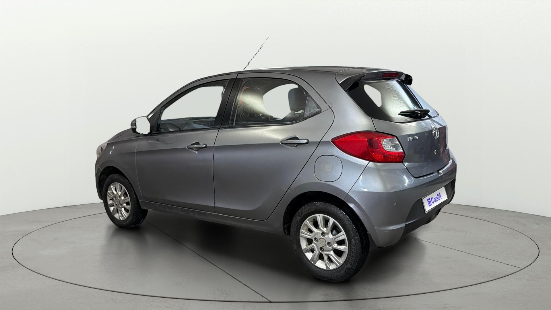 View 2018 Tata Tiago Revotorq XB Image 2 Used 2018 Tata Tiago Revotorq XB Image 2