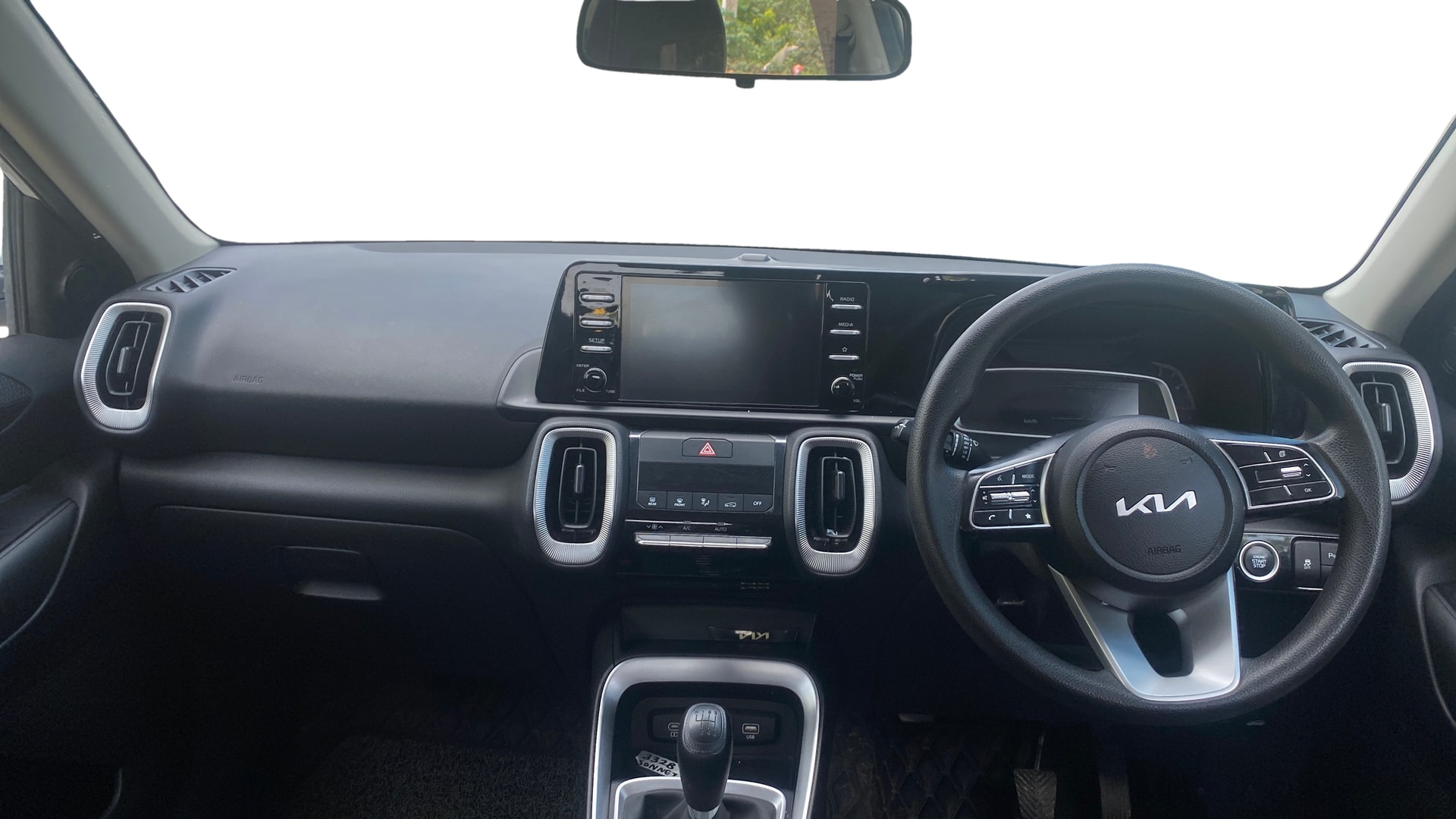 View 2024 Kia Sonet HTE Petrol Image 31 Used 2024 Kia Sonet HTE Petrol Image 31