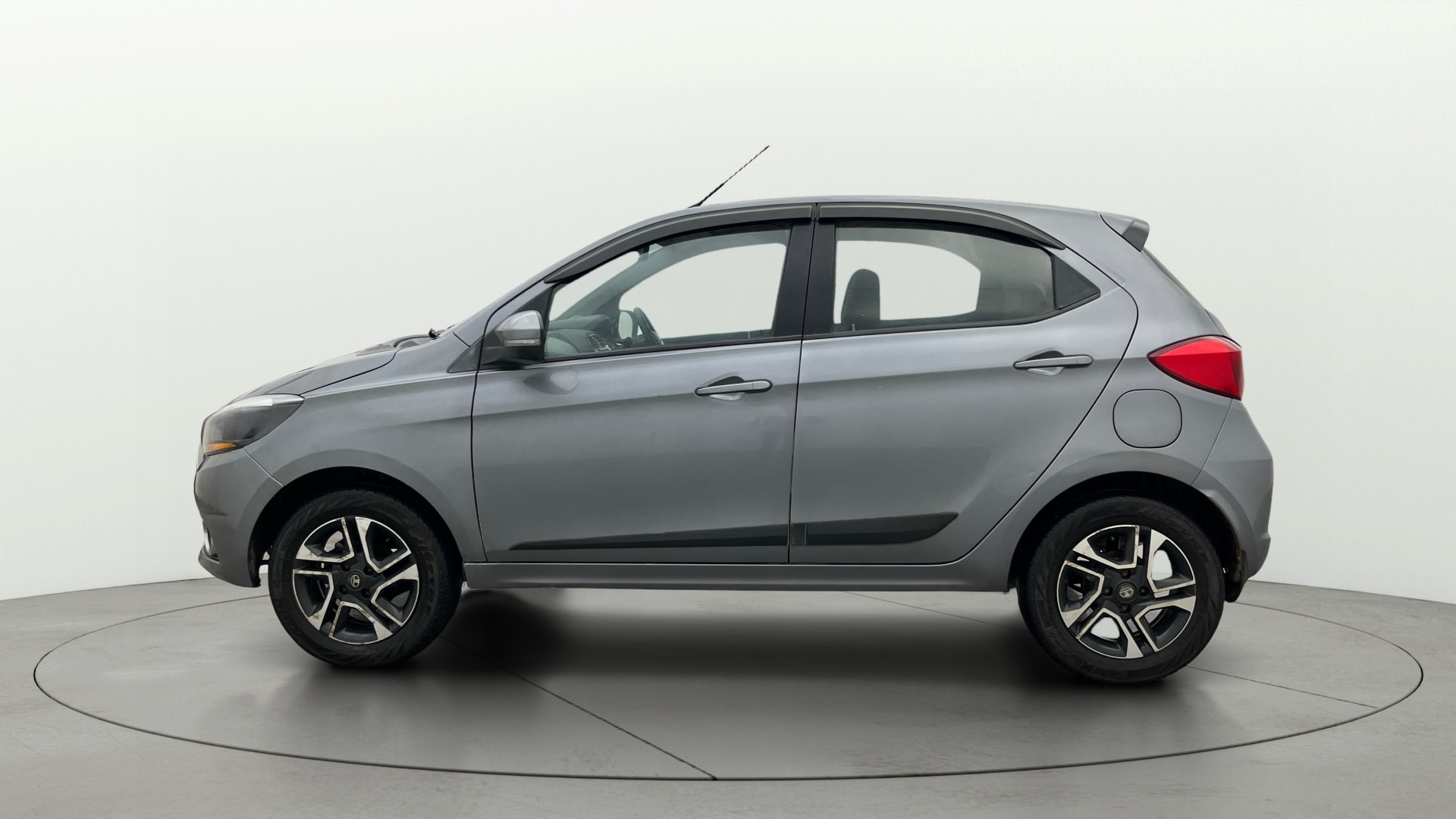 View 2019 Tata Tiago Revotorq XB Image 25 Used 2019 Tata Tiago Revotorq XB Image 25