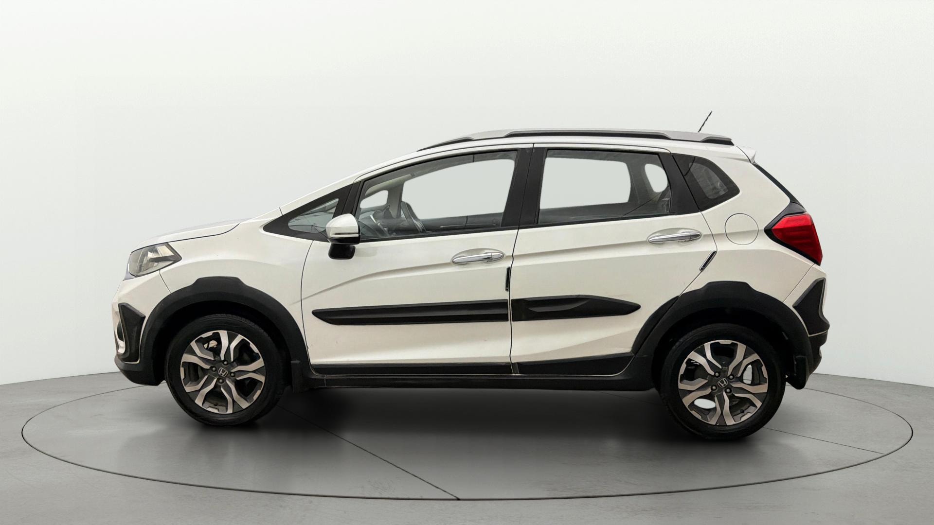 View 2017 Honda WR-V S MT Diesel Edge Edition Image 5 Used 2017 Honda WR-V S MT Diesel Edge Edition Image 5