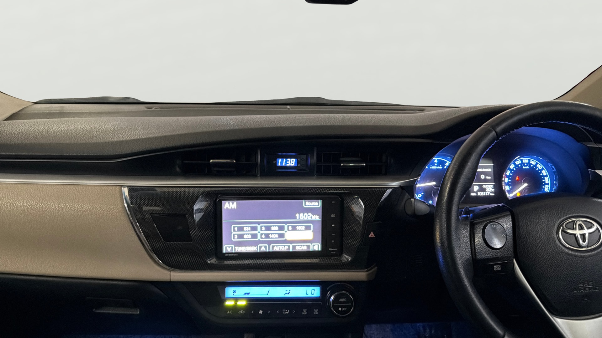 View 2015 Toyota Corolla Altis 1.8 VL AT Image 18 Used 2015 Toyota Corolla Altis 1.8 VL AT Image 18