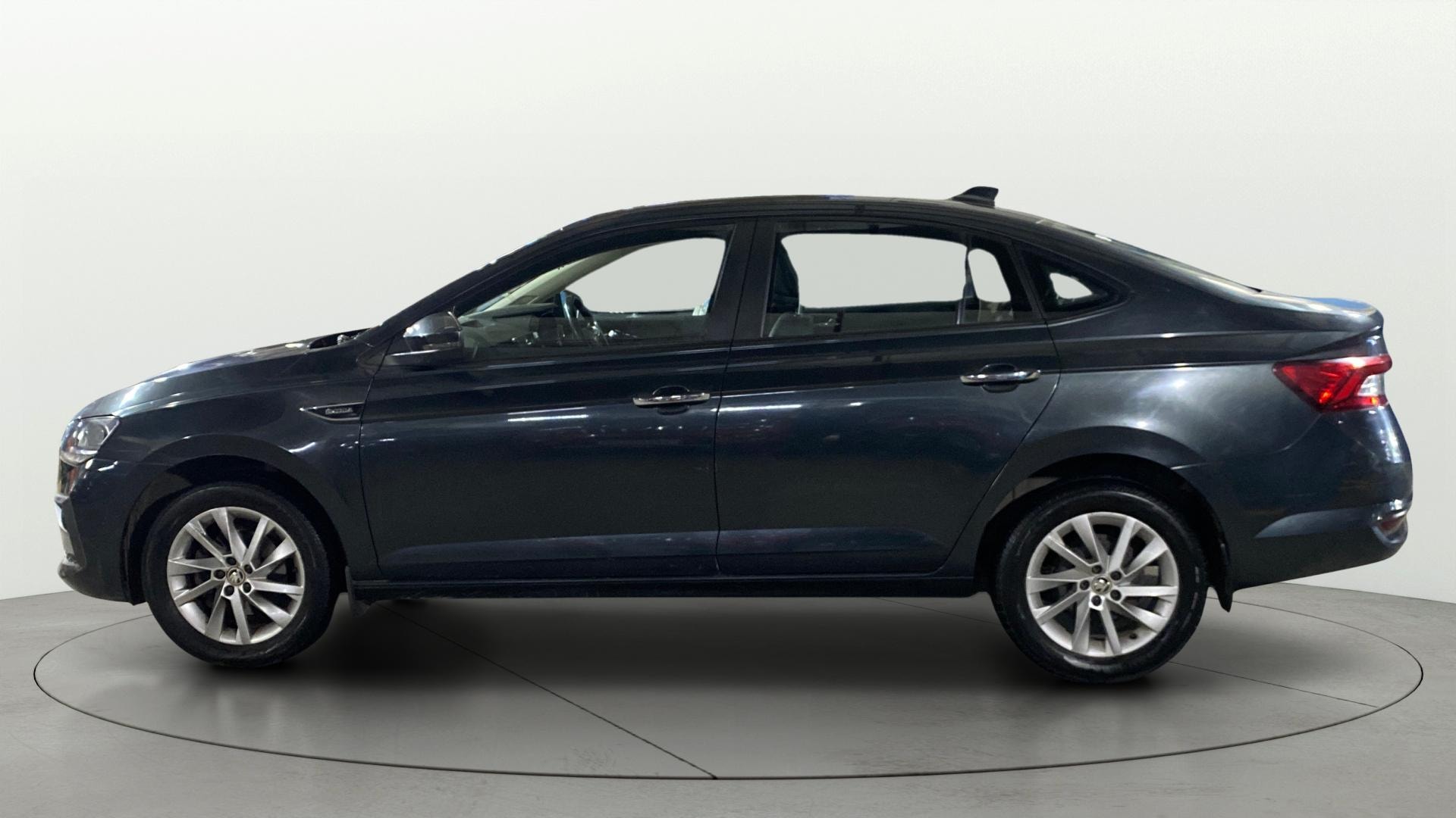 View 2022 Skoda Slavia Ambition 1.0 TSI AT Image 5 Used 2022 Skoda Slavia Ambition 1.0 TSI AT Image 5
