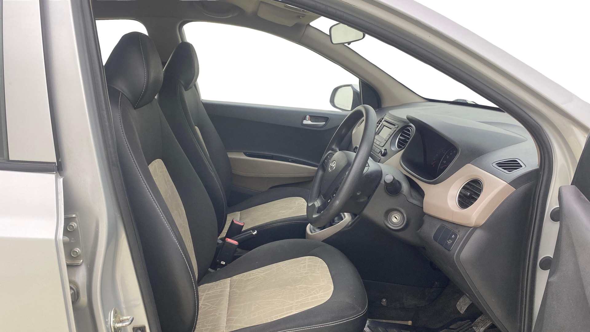 View 2015 Hyundai Grand i10 1.1 Sportz Diesel Image 25 Used 2015 Hyundai Grand i10 1.1 Sportz Diesel Image 25