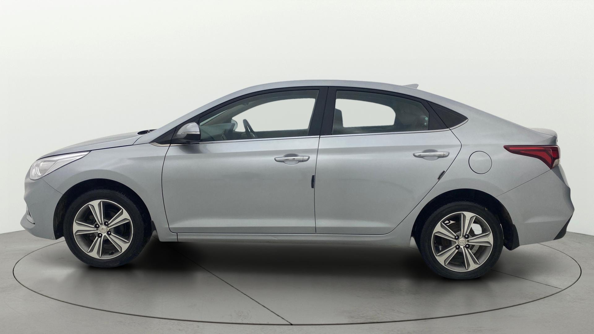 View 2019 Hyundai Verna 1.6 VTVT SX Image 6 Used 2019 Hyundai Verna 1.6 VTVT SX Image 6