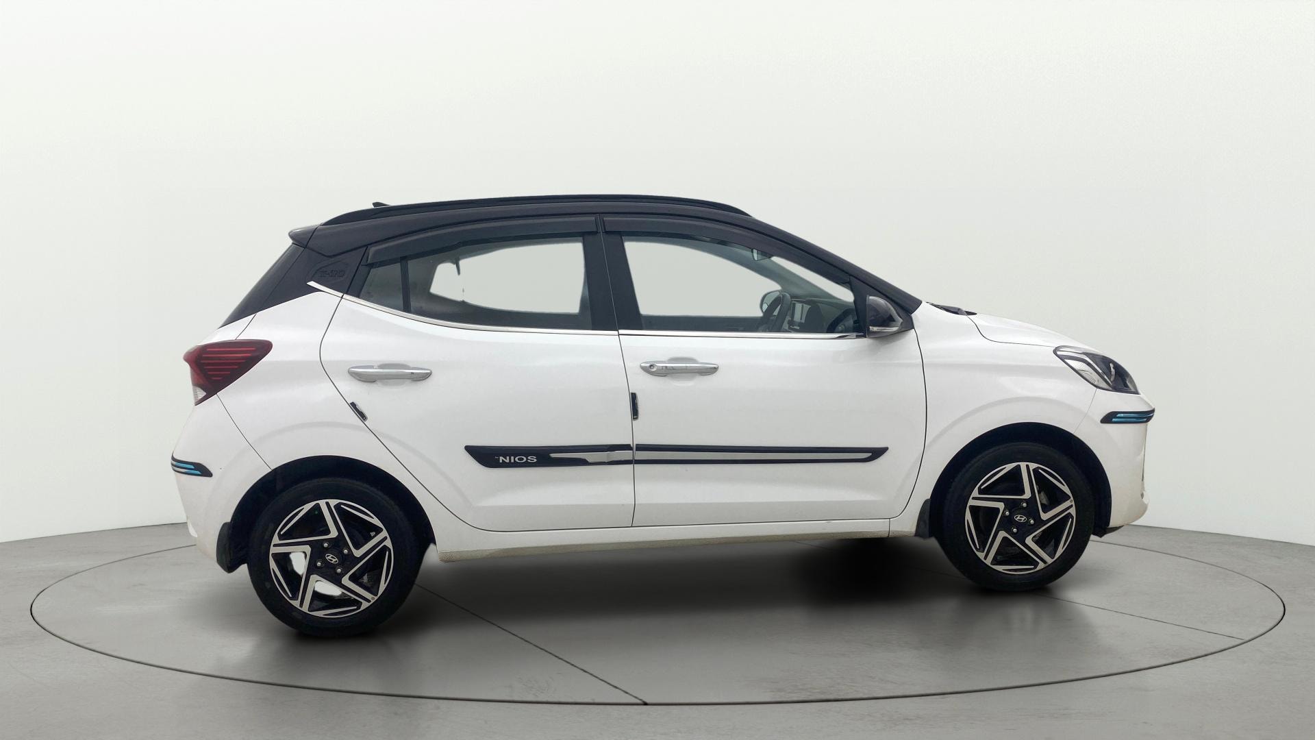 View 2023 Hyundai Grand i10 Nios Sportz Petrol Dual Tone Image 8 Used 2023 Hyundai Grand i10 Nios Sportz Petrol Dual Tone Image 8