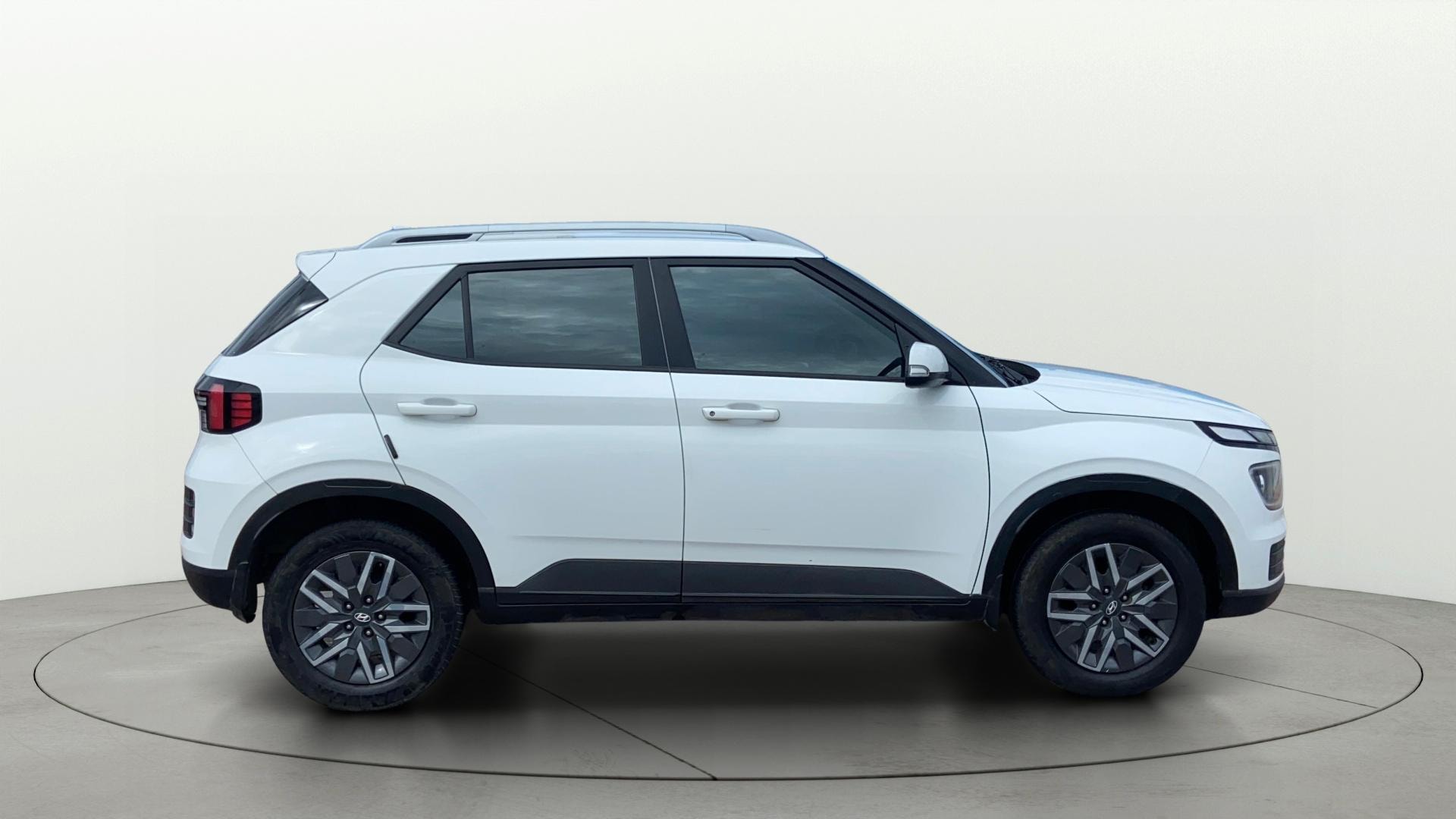 View 2022 Hyundai Venue S Plus 1.5 Diesel MT Image 8 Used 2022 Hyundai Venue S Plus 1.5 Diesel MT Image 8