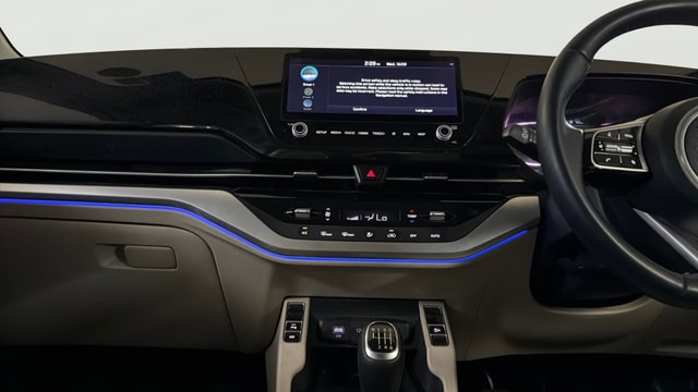 View Kia Carens Image 18 Used Kia Carens Image 18