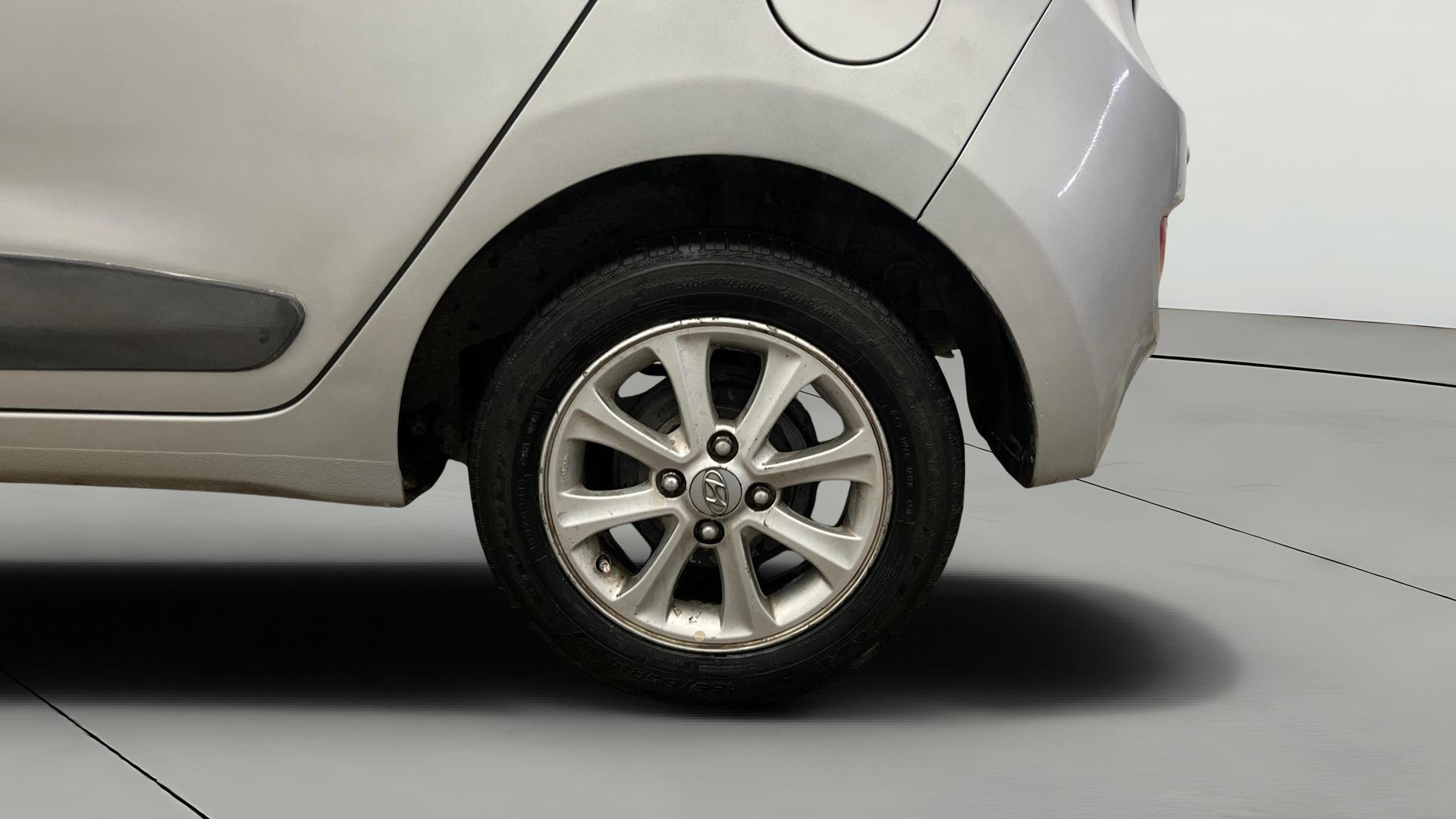 View 2015 Hyundai Grand i10 Asta AT 1.2 Kappa VTVT Image 7 Used 2015 Hyundai Grand i10 Asta AT 1.2 Kappa VTVT Image 7