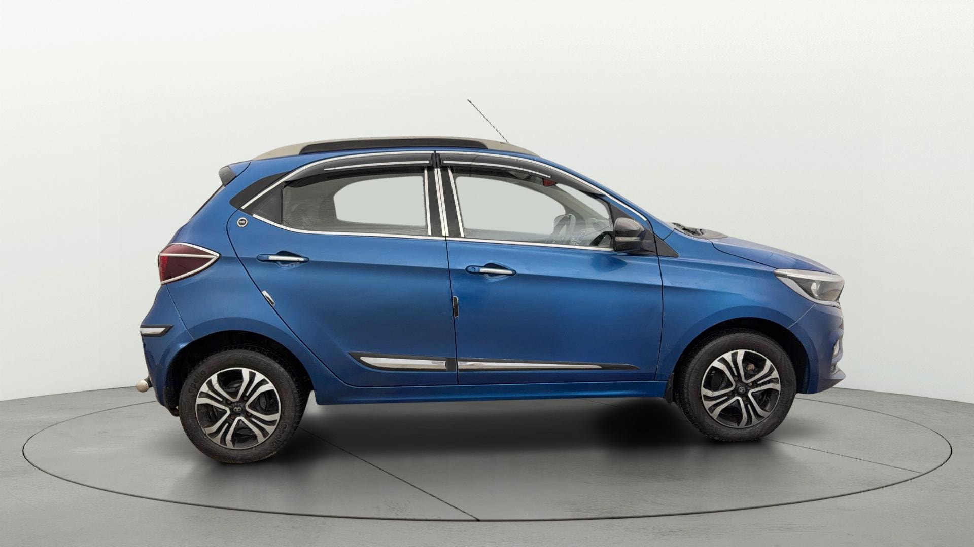 View 2024 Tata Tiago Revotorq XB Image 8 Used 2024 Tata Tiago Revotorq XB Image 8