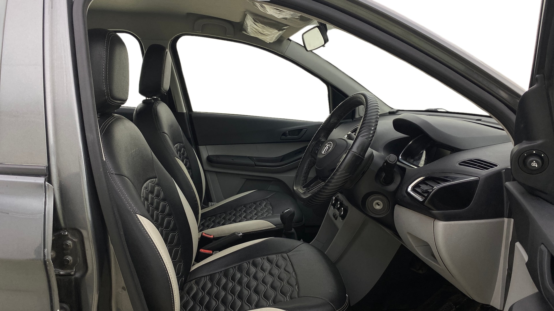View 2022 Tata Tiago Revotorq XB Image 26 Used 2022 Tata Tiago Revotorq XB Image 26