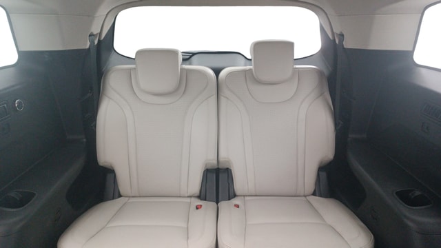 View Mahindra XUV700 Image 10 Used Mahindra XUV700 Image 10