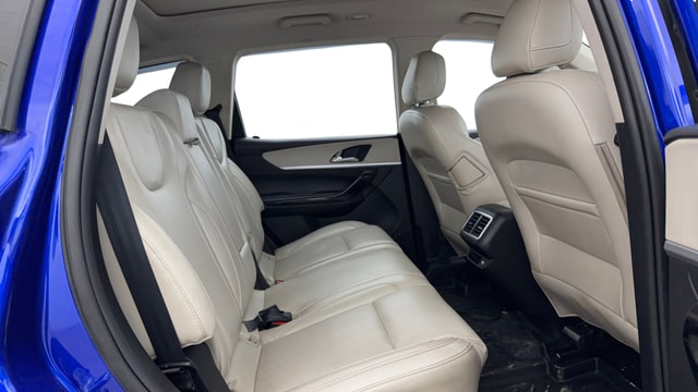 View Mahindra XUV700 Image 38 Used Mahindra XUV700 Image 38