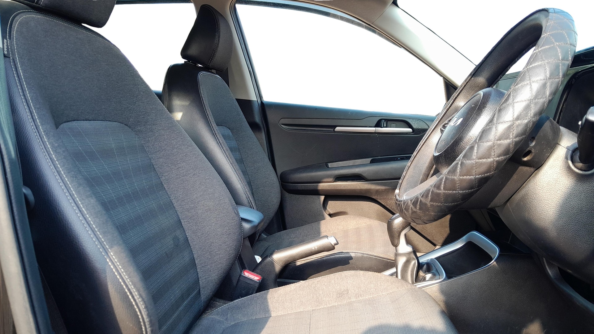 View 2023 Kia Sonet HTK Plus iMT Petrol Image 26 Used 2023 Kia Sonet HTK Plus iMT Petrol Image 26
