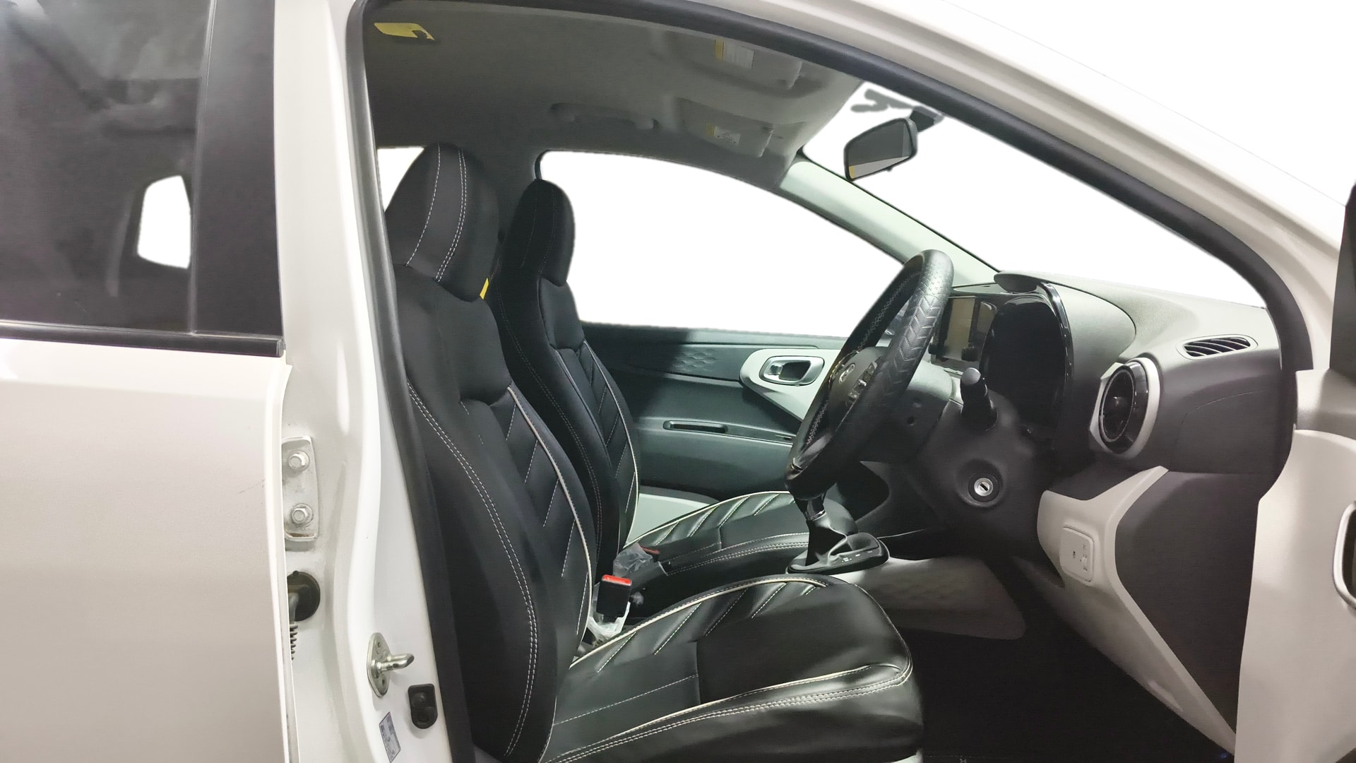 View 2025 Hyundai Grand i10 Nios Sportz Petrol AMT Image 18 Used 2025 Hyundai Grand i10 Nios Sportz Petrol AMT Image 18