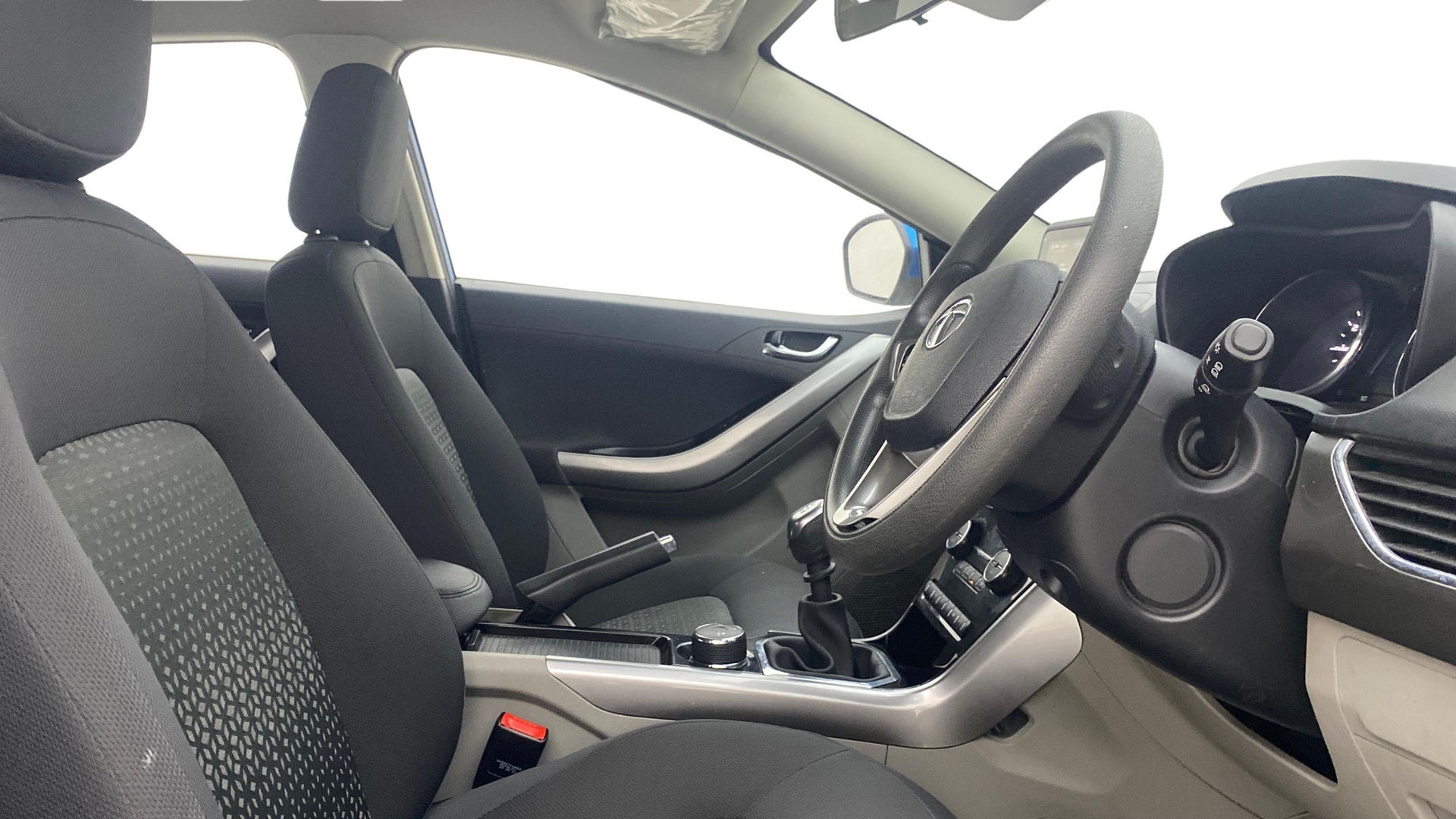 View 2017 Tata Nexon Revotron XE Image 17 Used 2017 Tata Nexon Revotron XE Image 17
