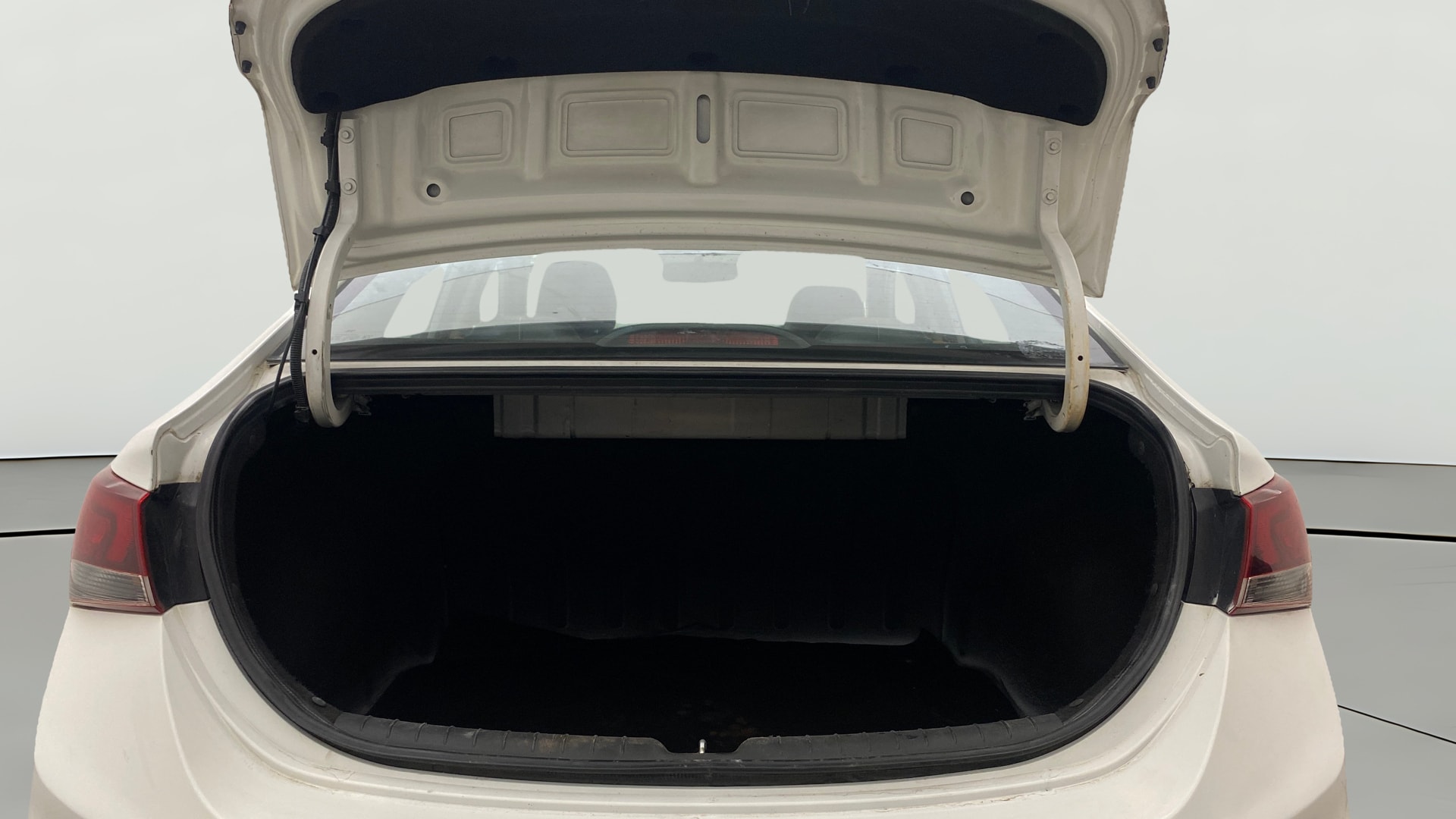 View 2018 Hyundai Verna 1.6 VTVT SX Image 36 Used 2018 Hyundai Verna 1.6 VTVT SX Image 36