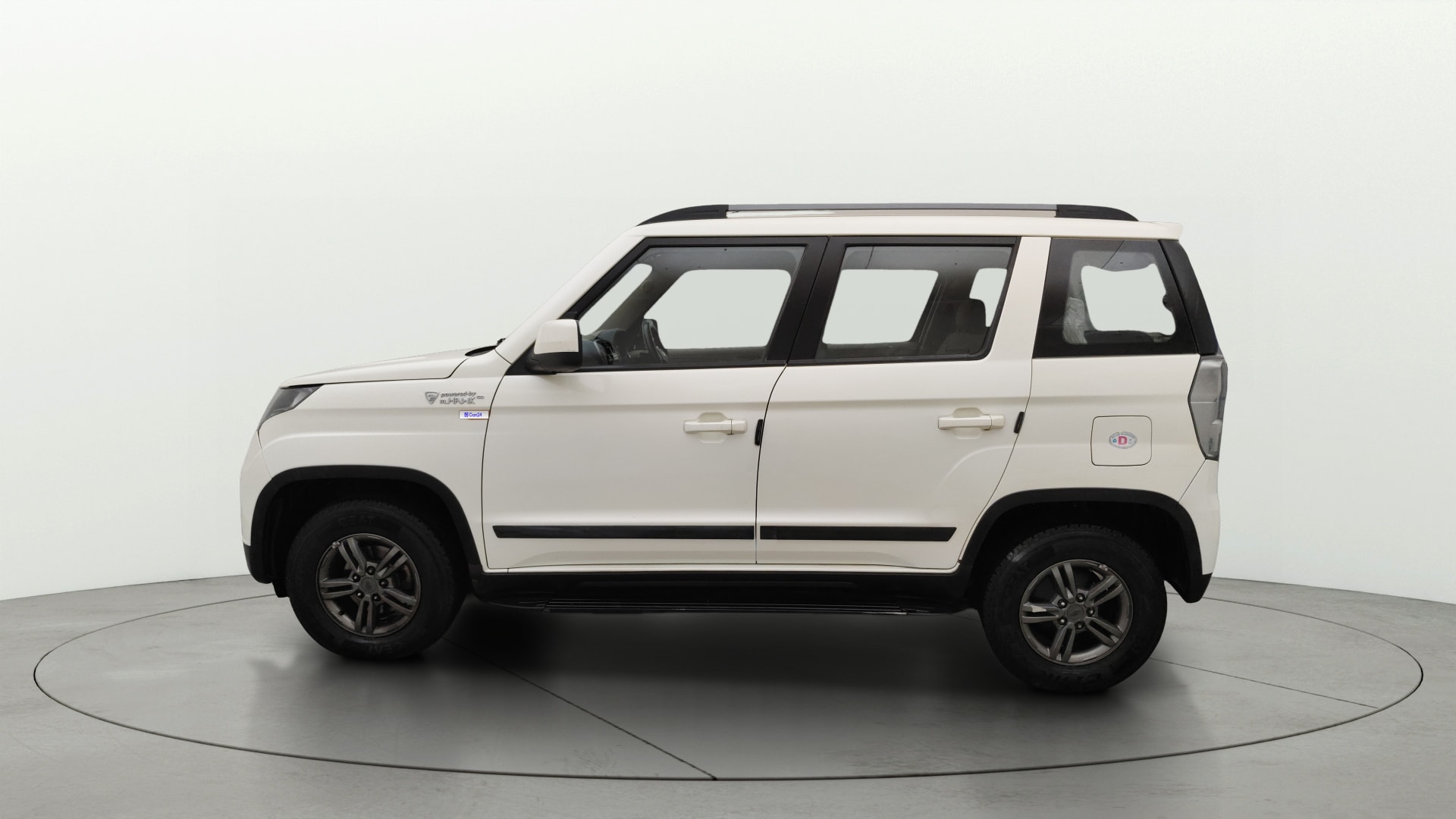 View 2020 Mahindra TUV300 T10 100HP Image 5 Used 2020 Mahindra TUV300 T10 100HP Image 5