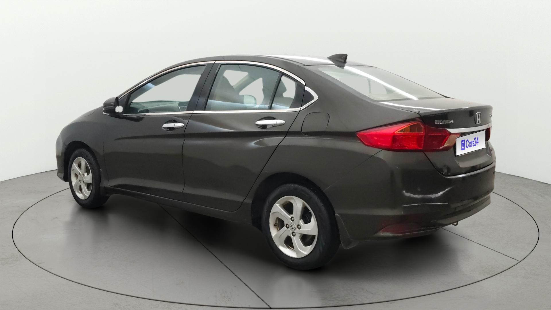 View 2016 Honda City ZX MT Diesel Anniversary Edition Image 2 Used 2016 Honda City ZX MT Diesel Anniversary Edition Image 2