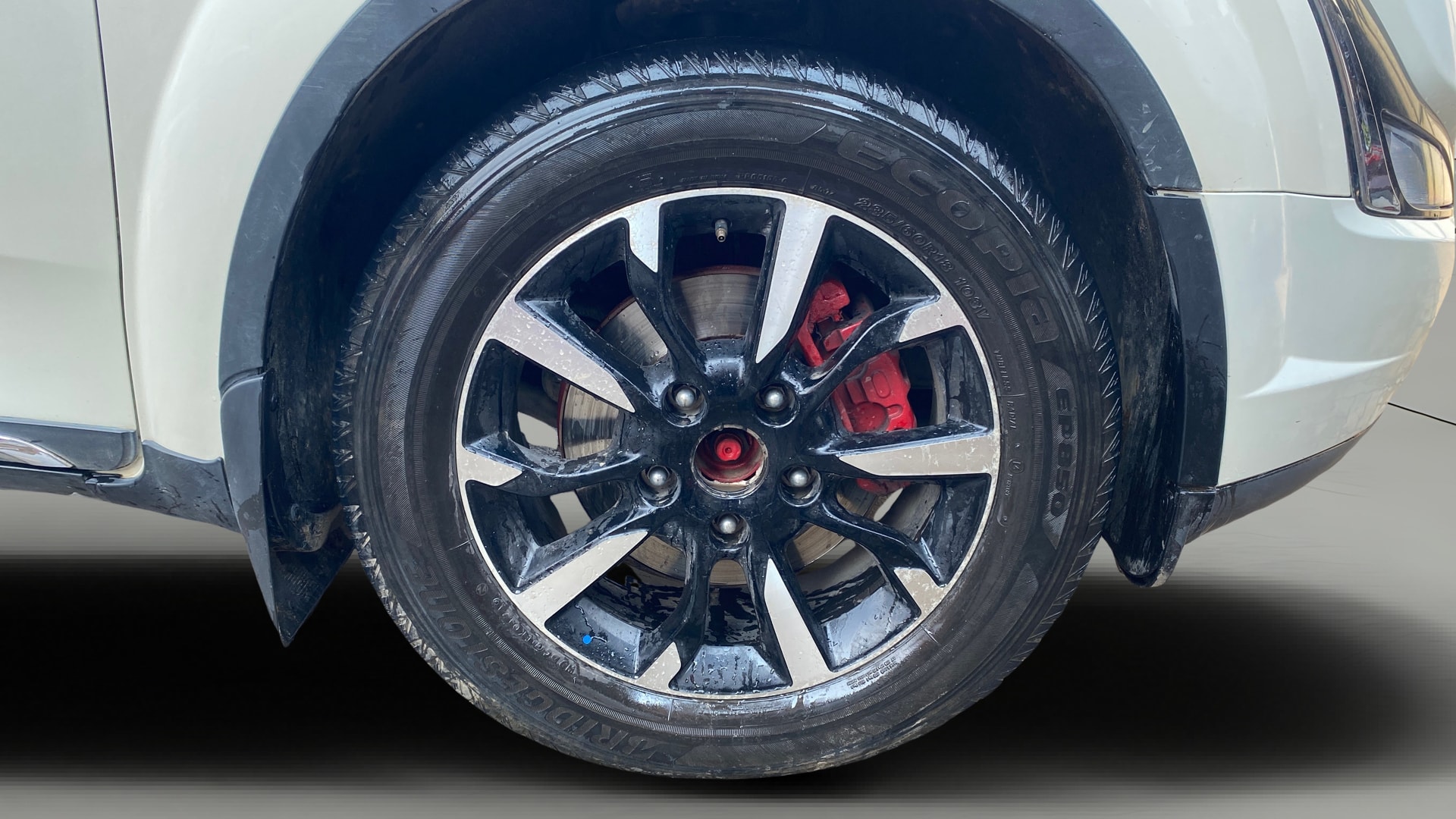 View 2021 Mahindra XUV500 W11 Image 46 Used 2021 Mahindra XUV500 W11 Image 46
