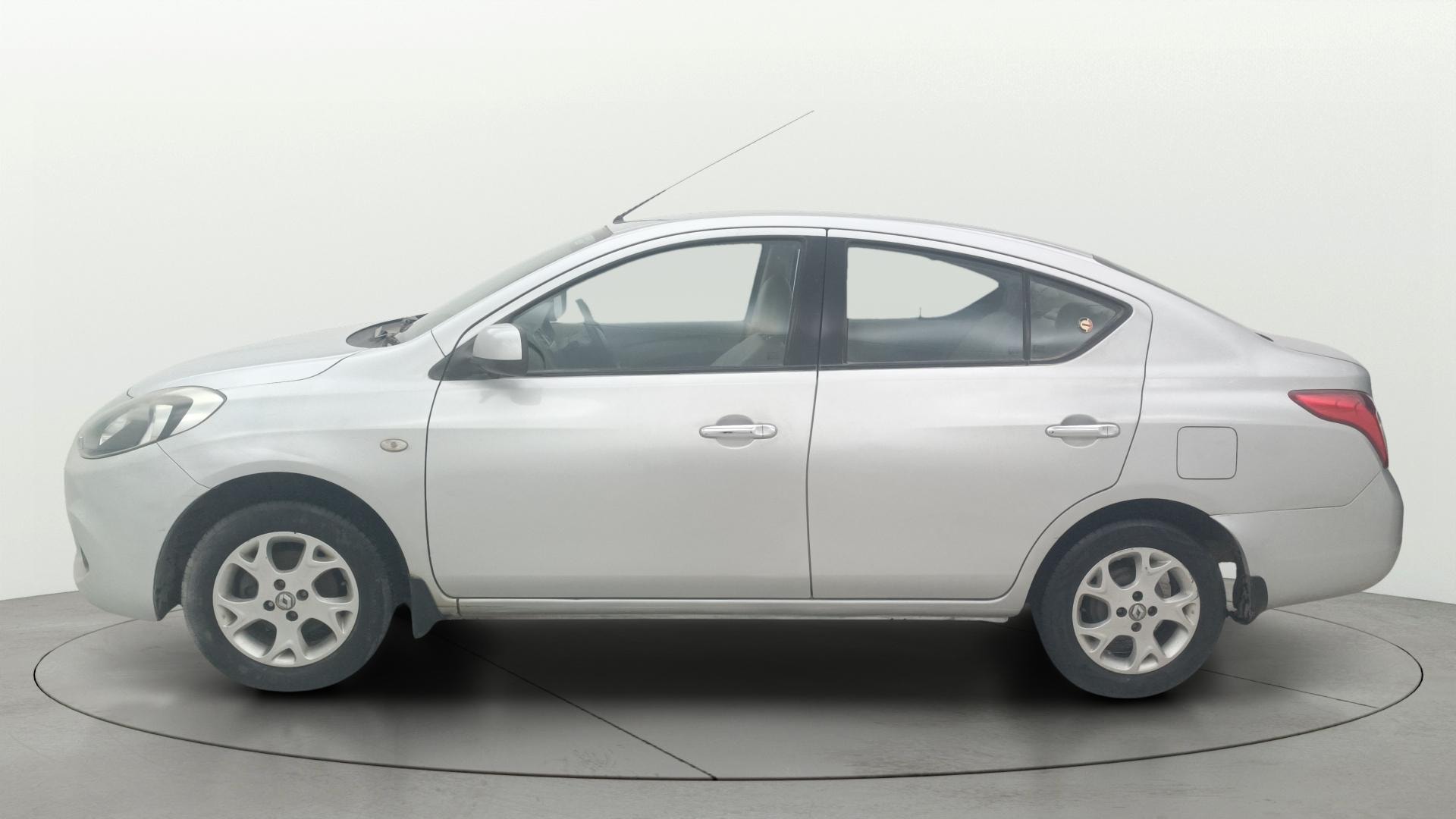 View 2014 Renault Scala RxL Diesel Image 25 Used 2014 Renault Scala RxL Diesel Image 25