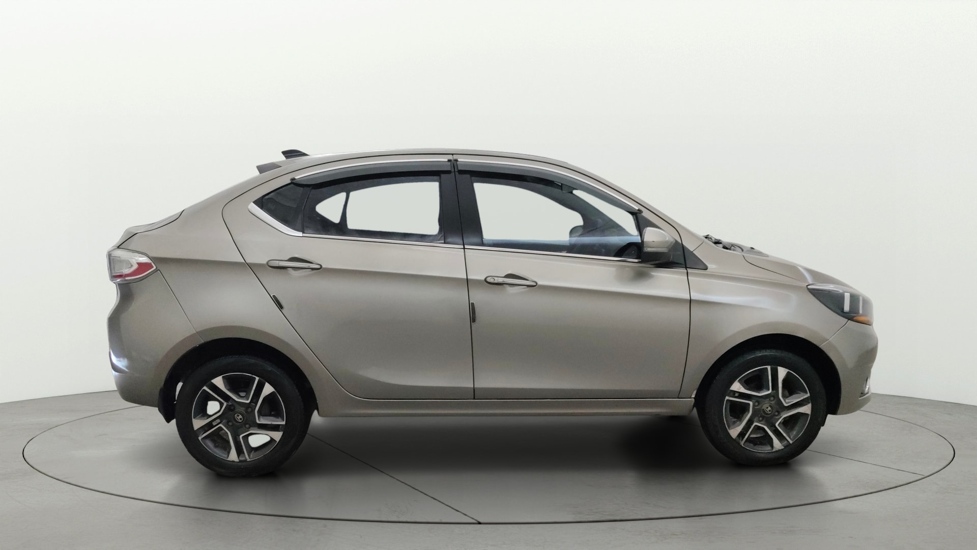 View 2018 Tata Tigor XE Diesel Image 8 Used 2018 Tata Tigor XE Diesel Image 8