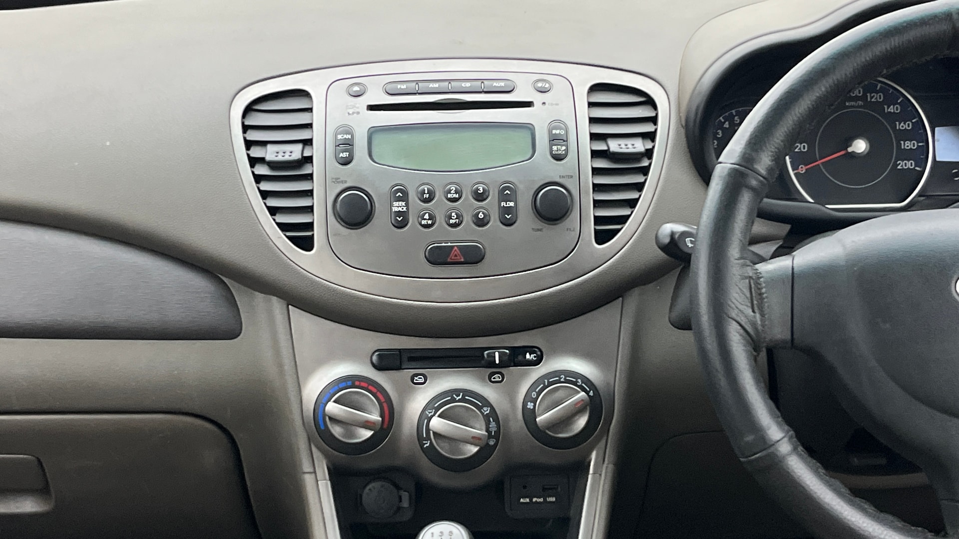 View 2015 Hyundai i10 1.2 Asta MT Image 17 Used 2015 Hyundai i10 1.2 Asta MT Image 17